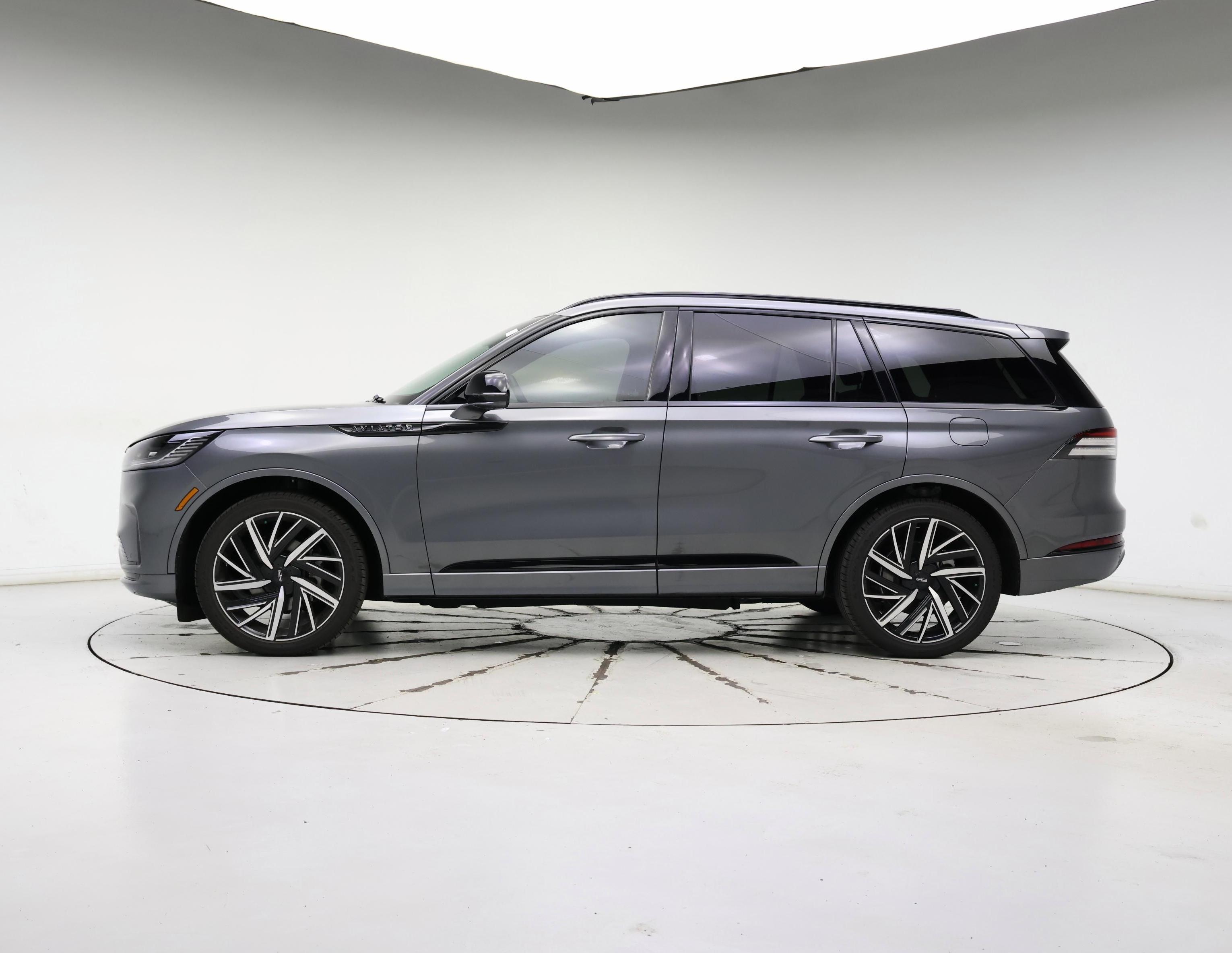 Thumbnail: 2025 Lincoln Aviator - 3