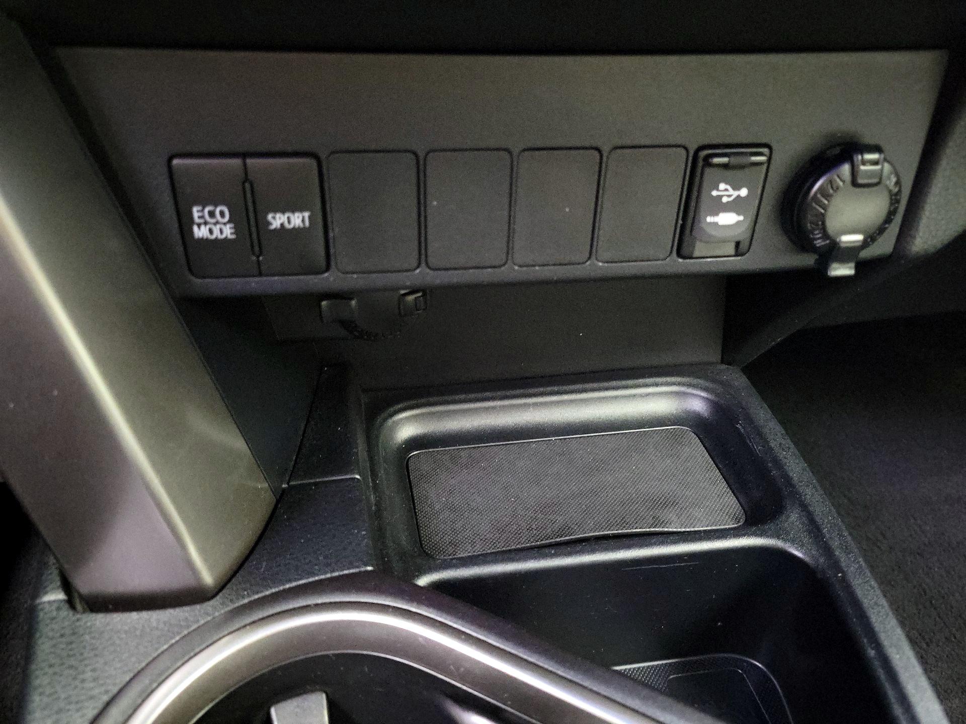 Thumbnail: 2018 Toyota RAV4 - 18