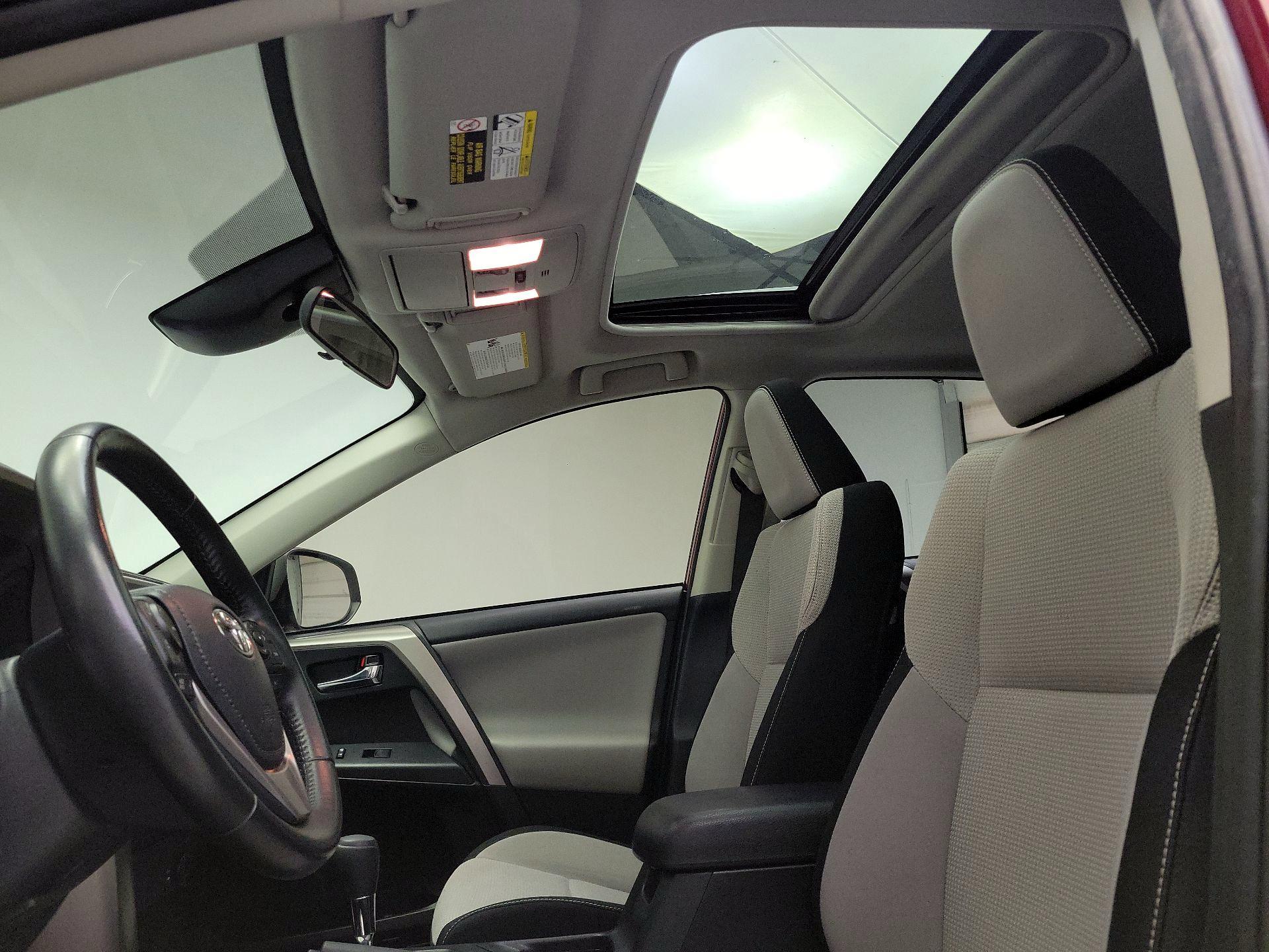 Thumbnail: 2018 Toyota RAV4 - 19