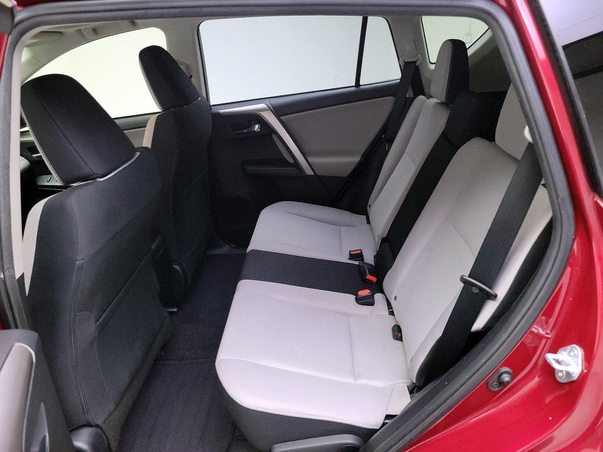 Thumbnail: 2018 Toyota RAV4 - 20