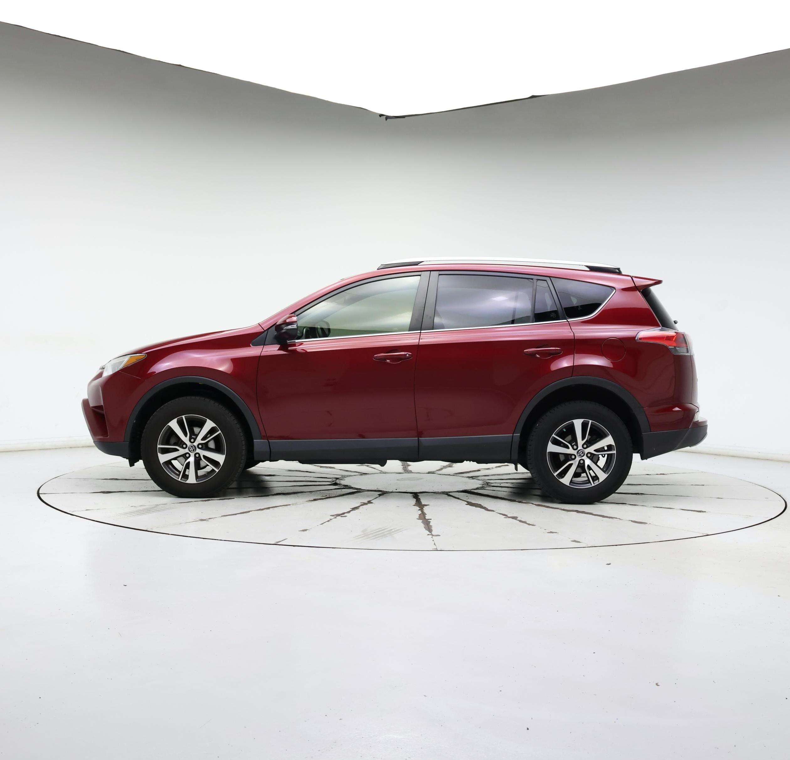 Thumbnail: 2018 Toyota RAV4 - 3