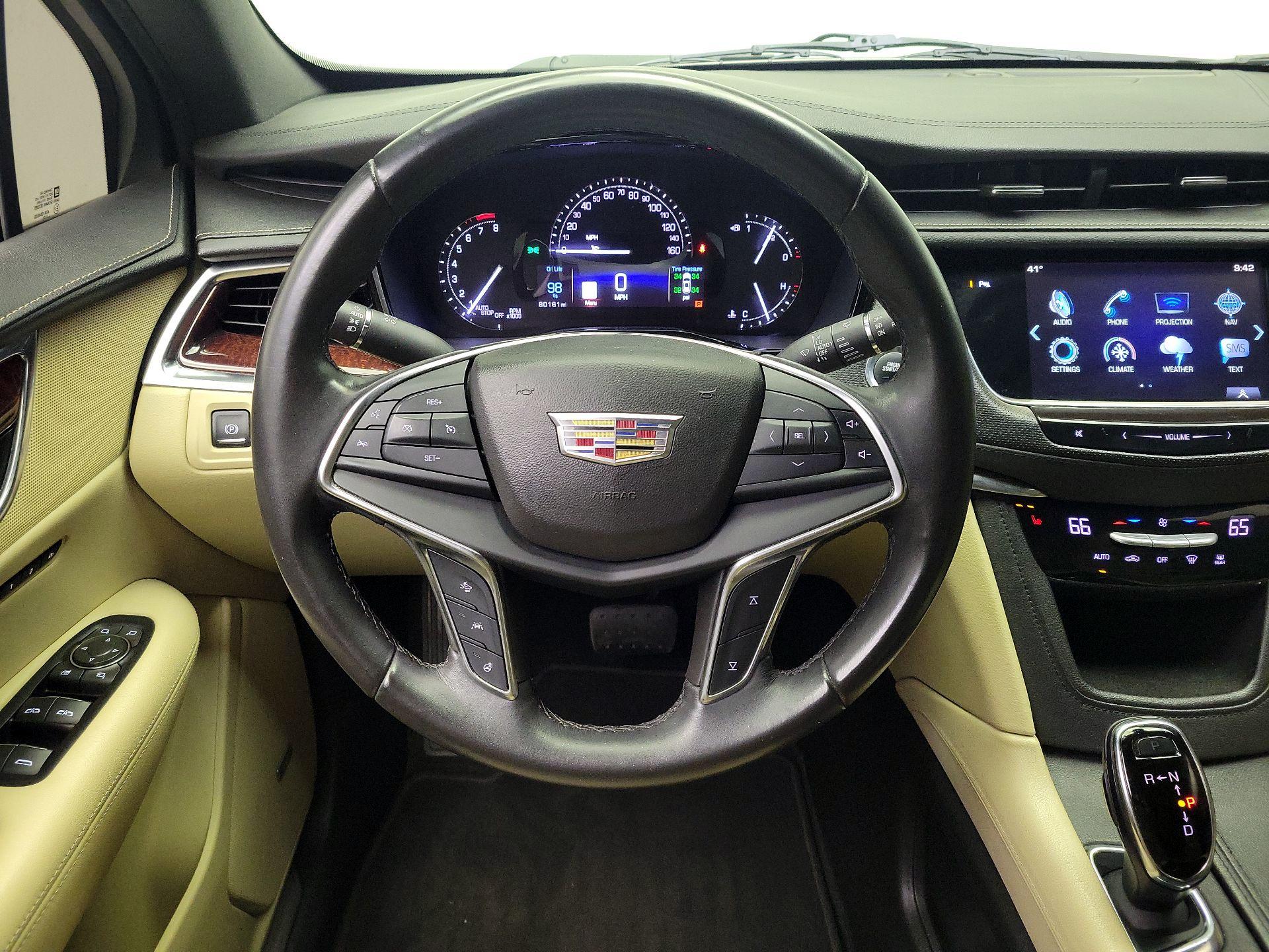 Thumbnail: 2017 Cadillac XT5 - 10