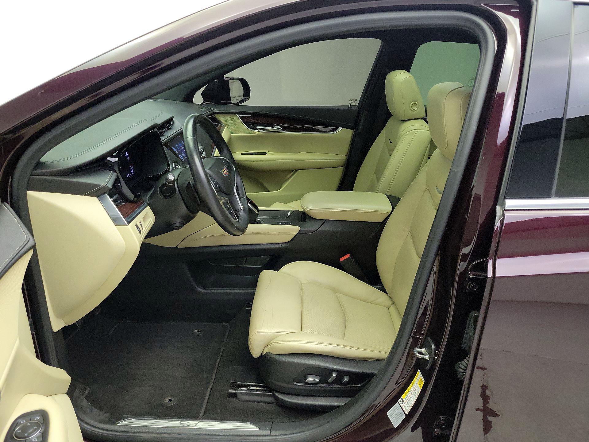 Thumbnail: 2017 Cadillac XT5 - 11