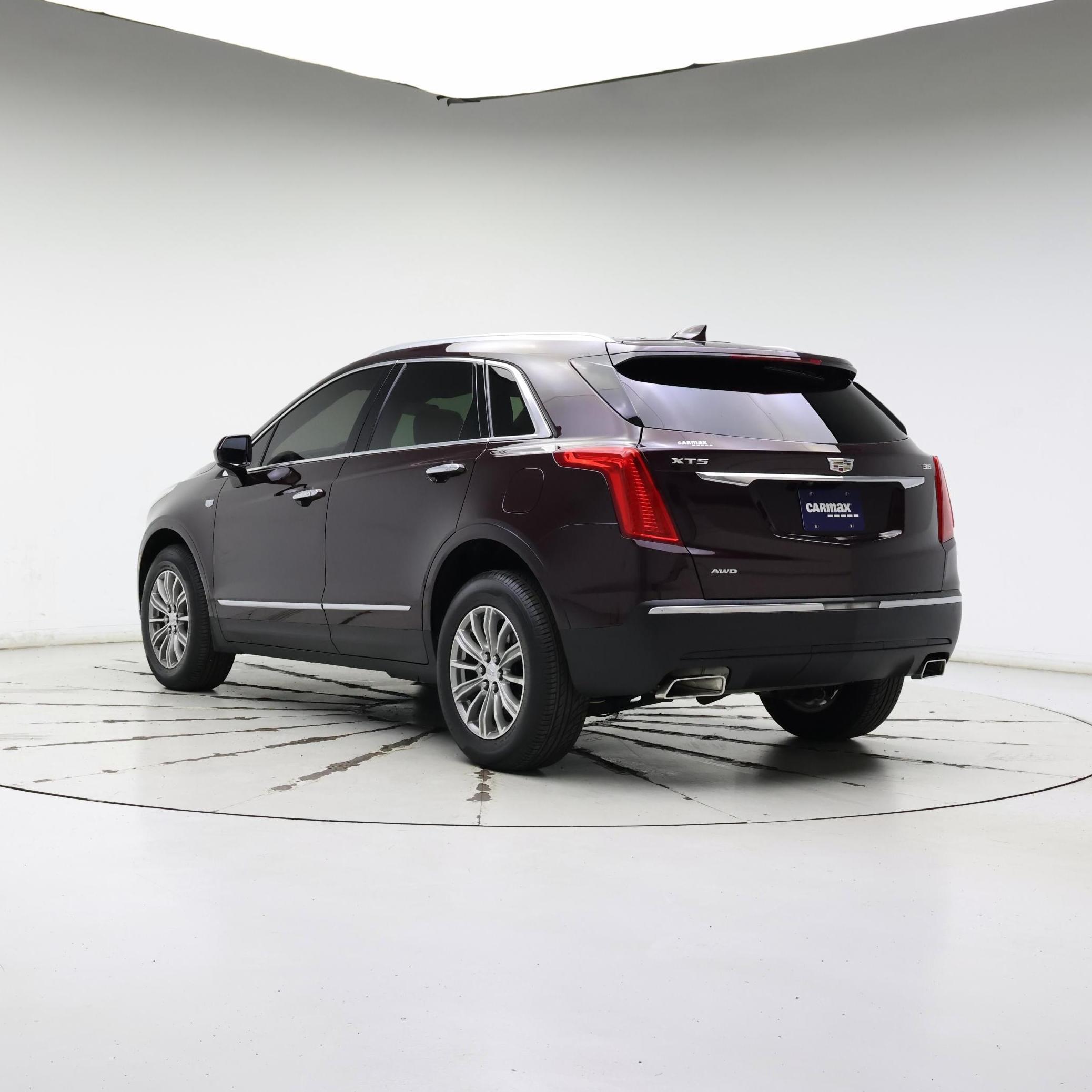 Thumbnail: 2017 Cadillac XT5 - 2