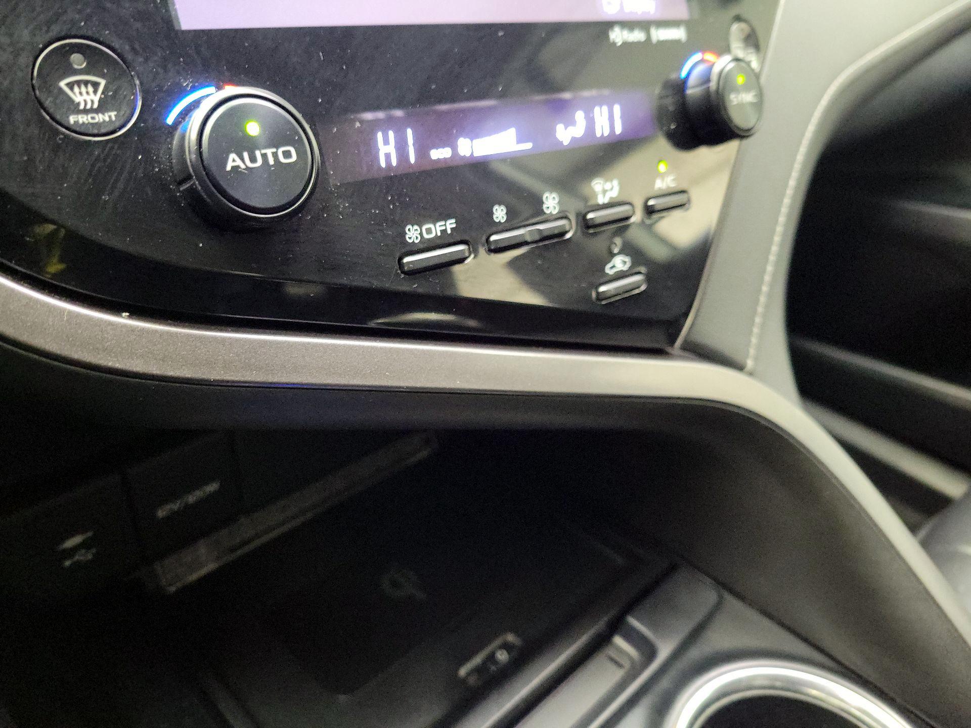 Thumbnail: 2019 Toyota Camry - 16