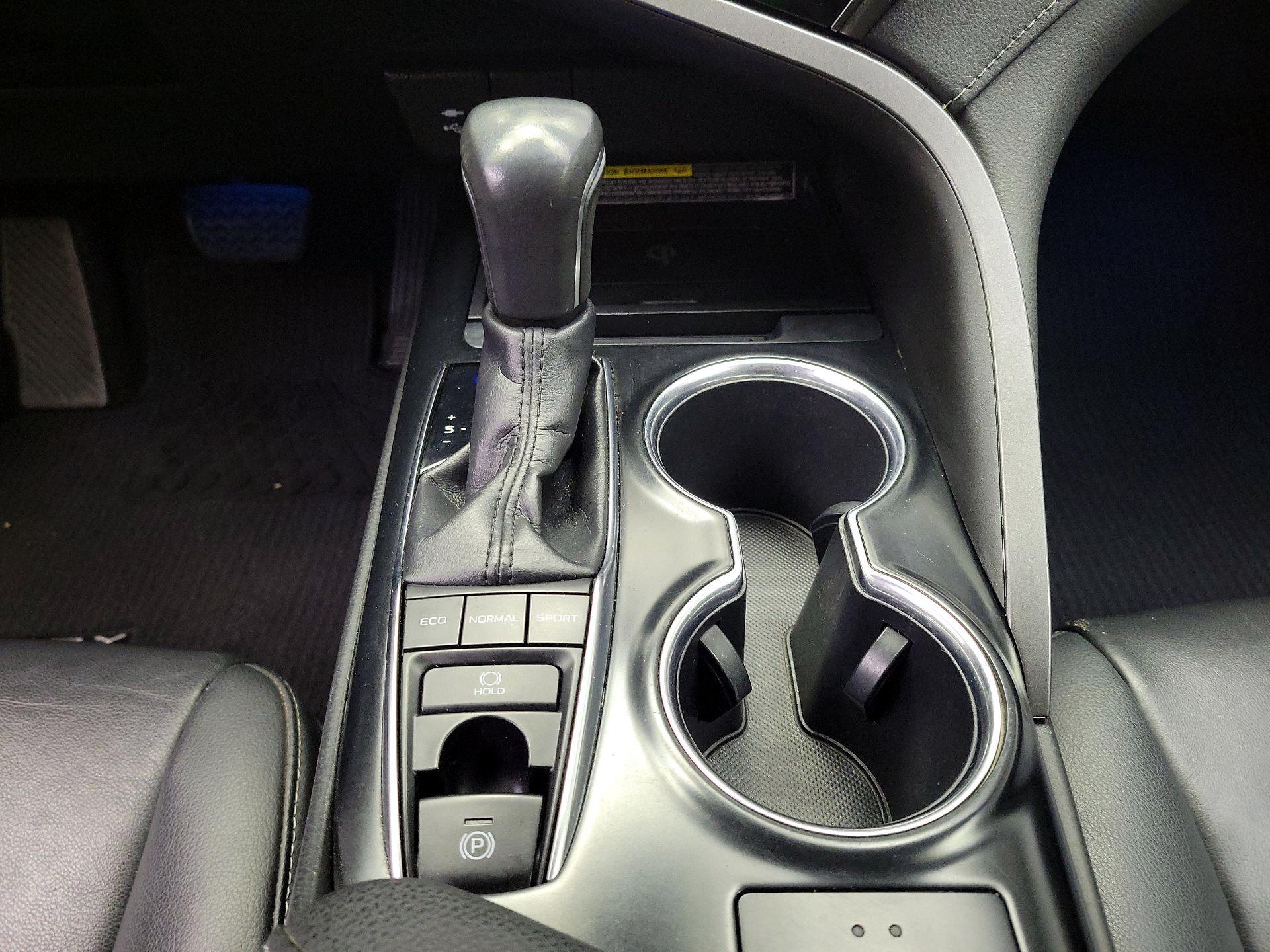 Thumbnail: 2019 Toyota Camry - 17