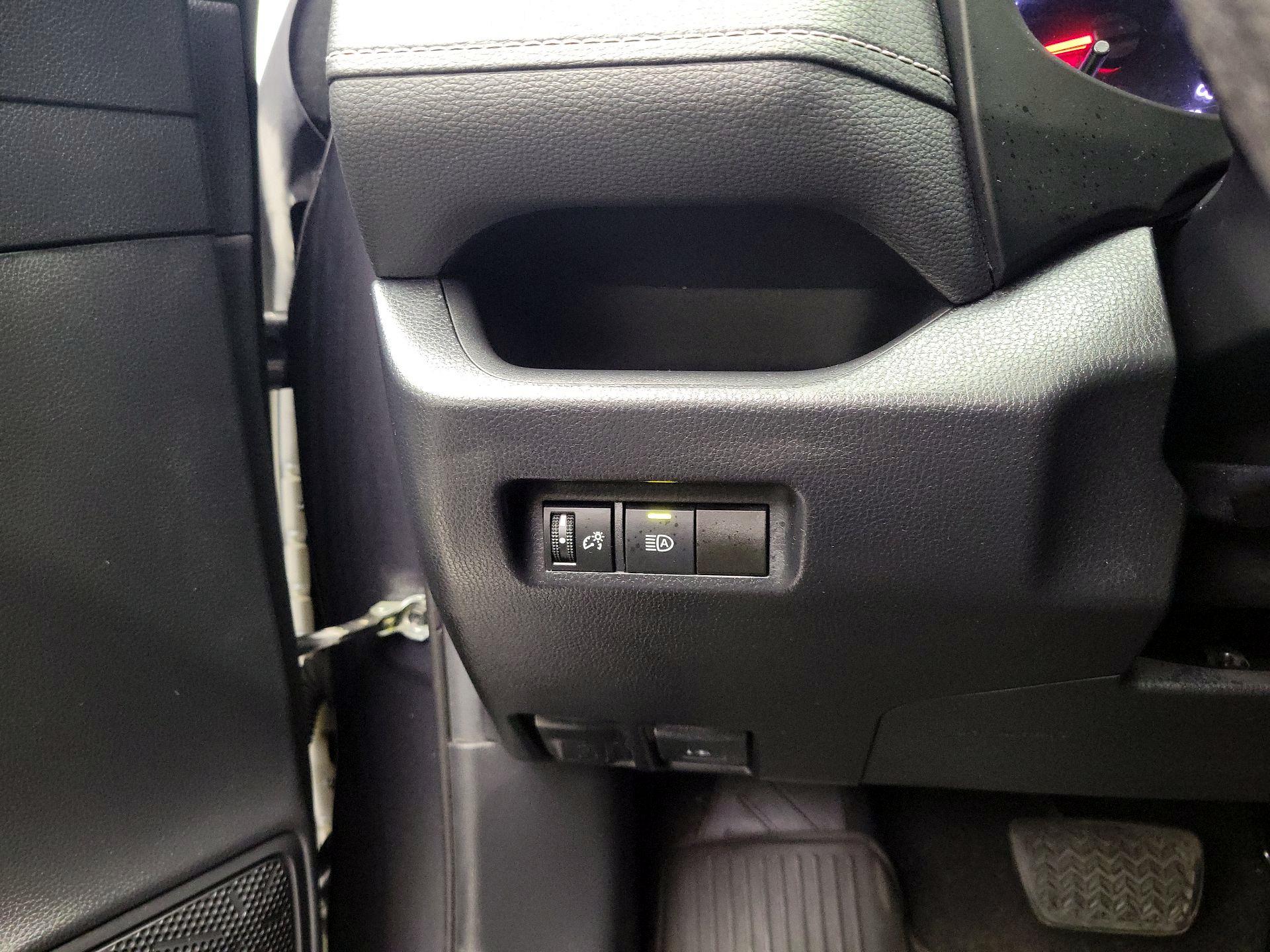 Thumbnail: 2020 Toyota RAV4 - 13