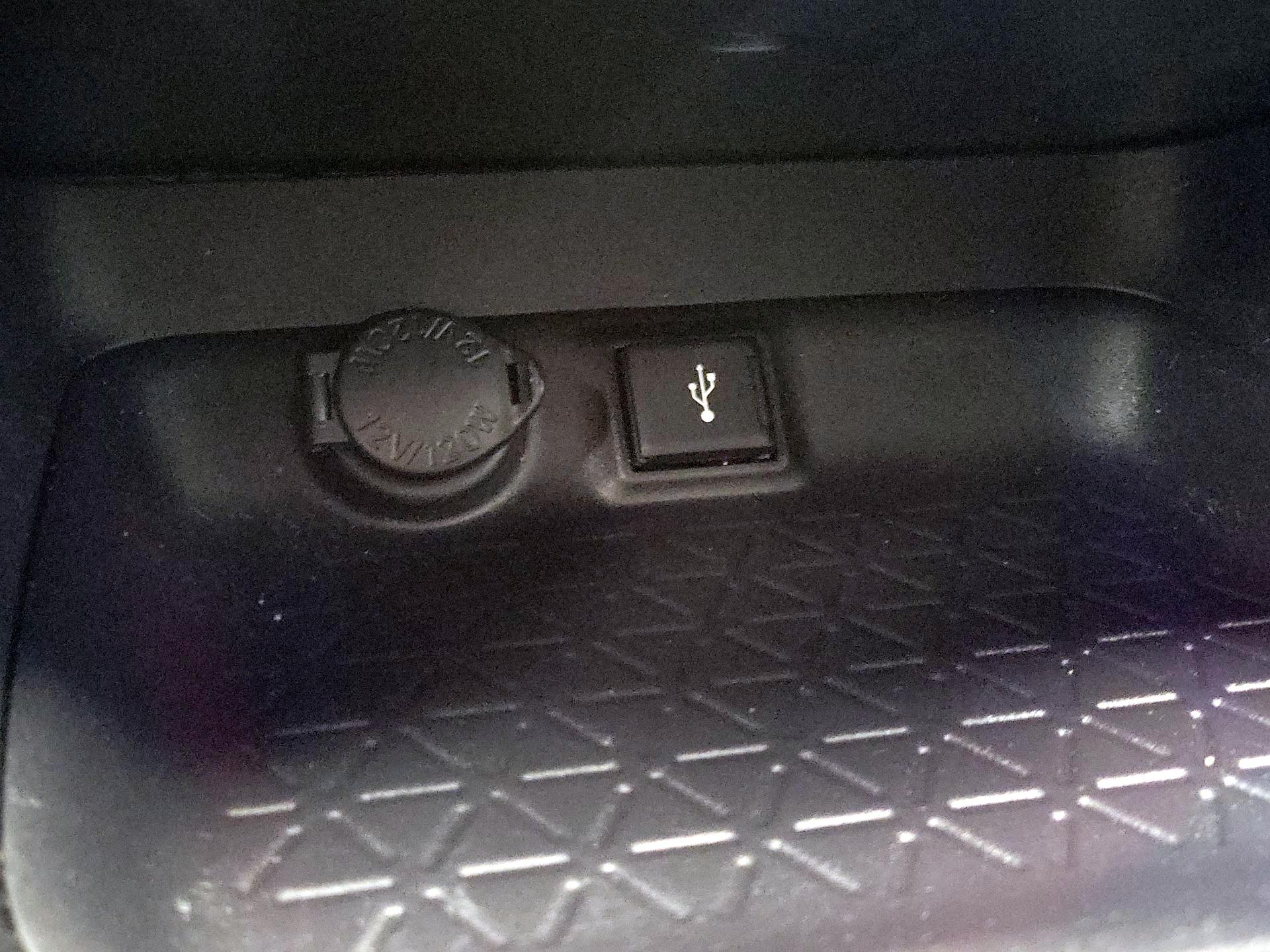 Thumbnail: 2020 Toyota RAV4 - 18