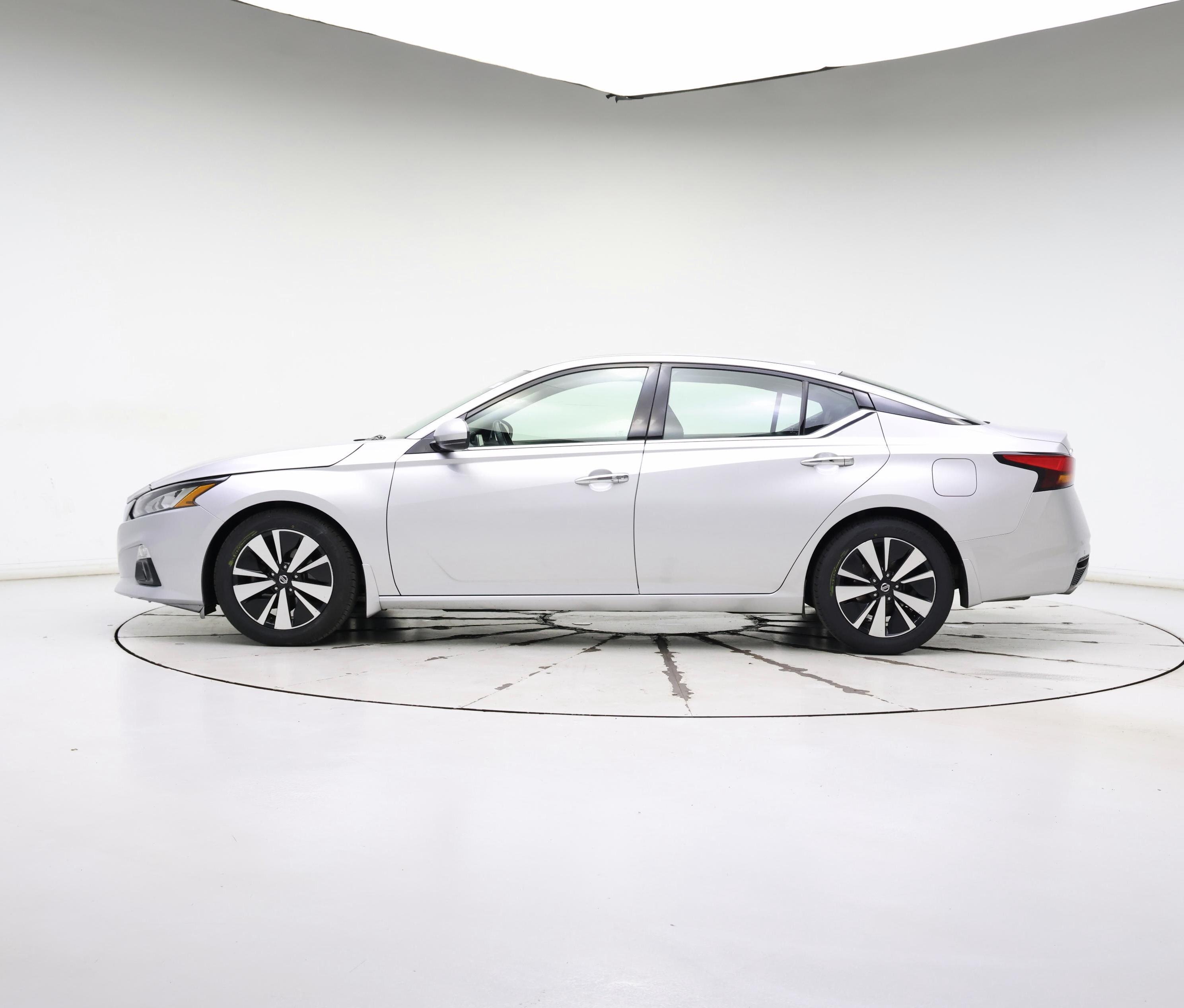 Thumbnail: 2019 Nissan Altima - 3