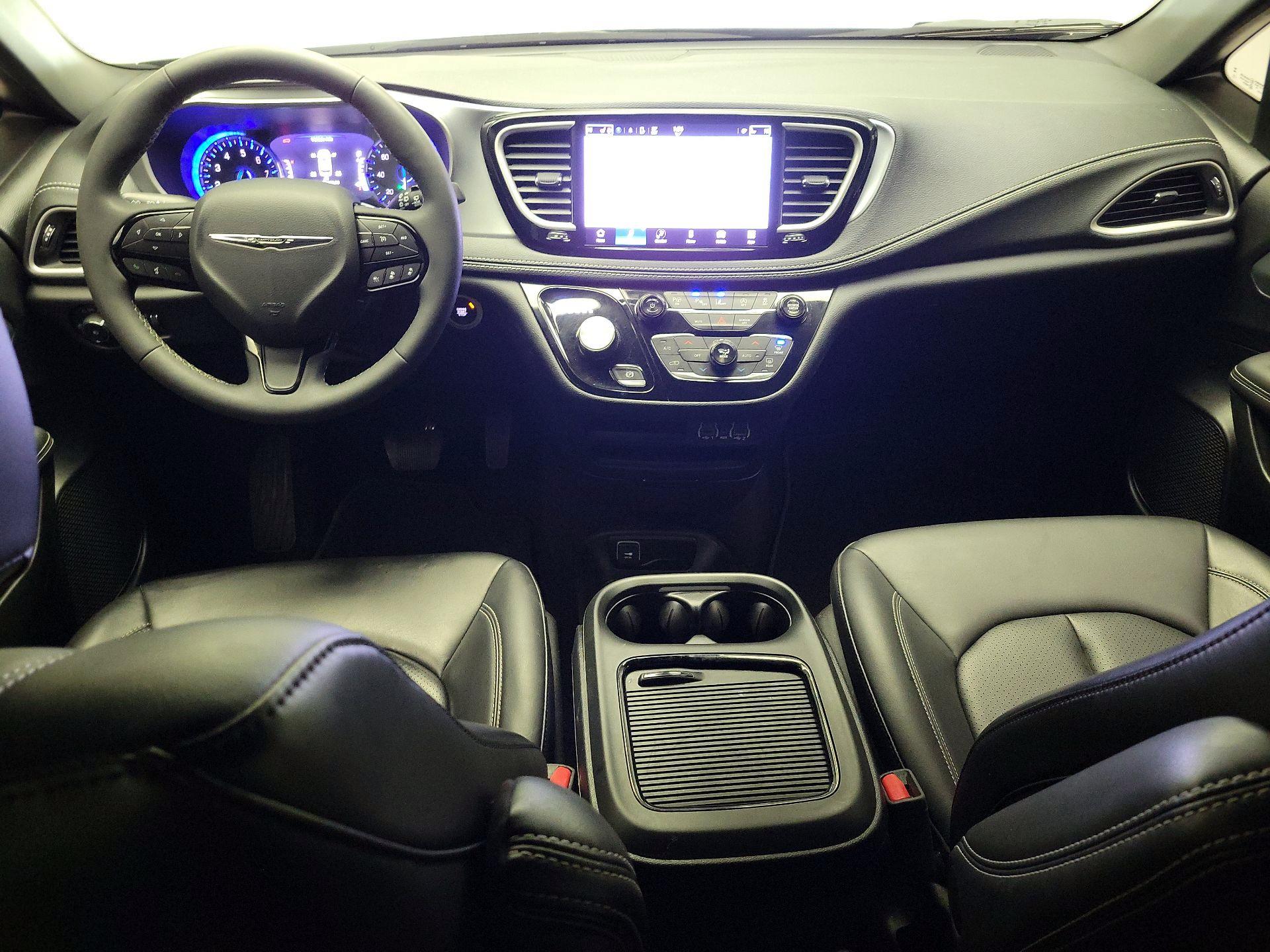 Thumbnail: 2023 Chrysler Pacifica - 9