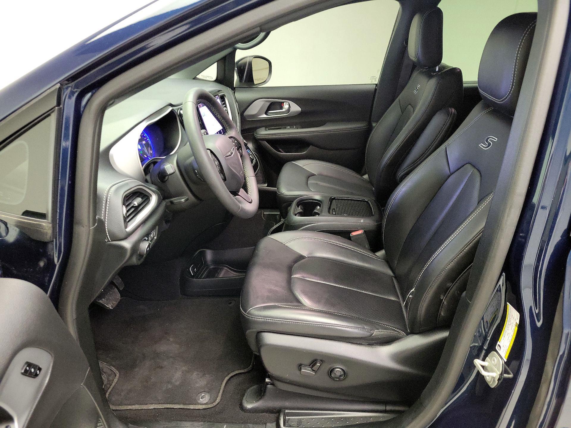 Thumbnail: 2023 Chrysler Pacifica - 11