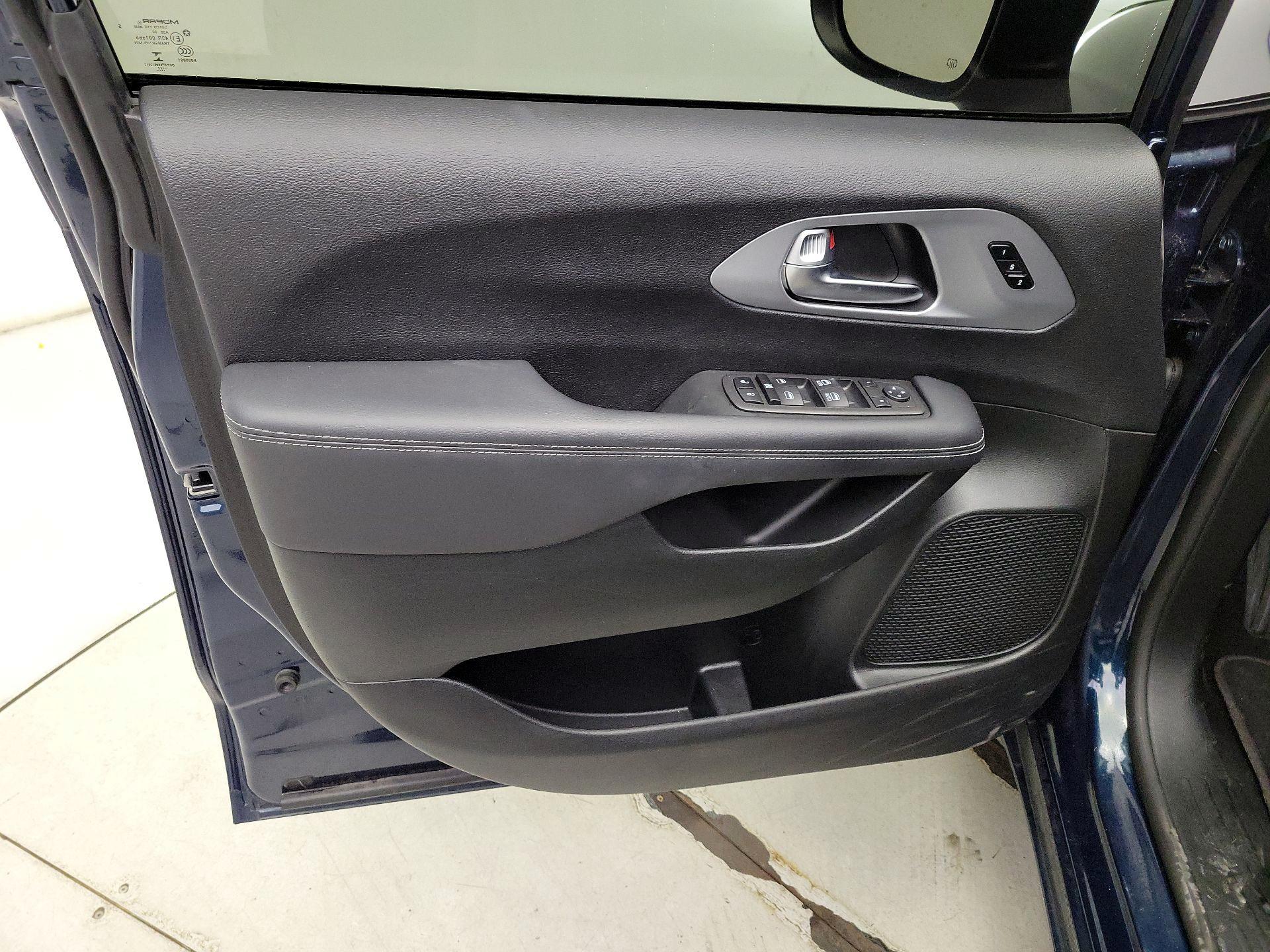 Thumbnail: 2023 Chrysler Pacifica - 12