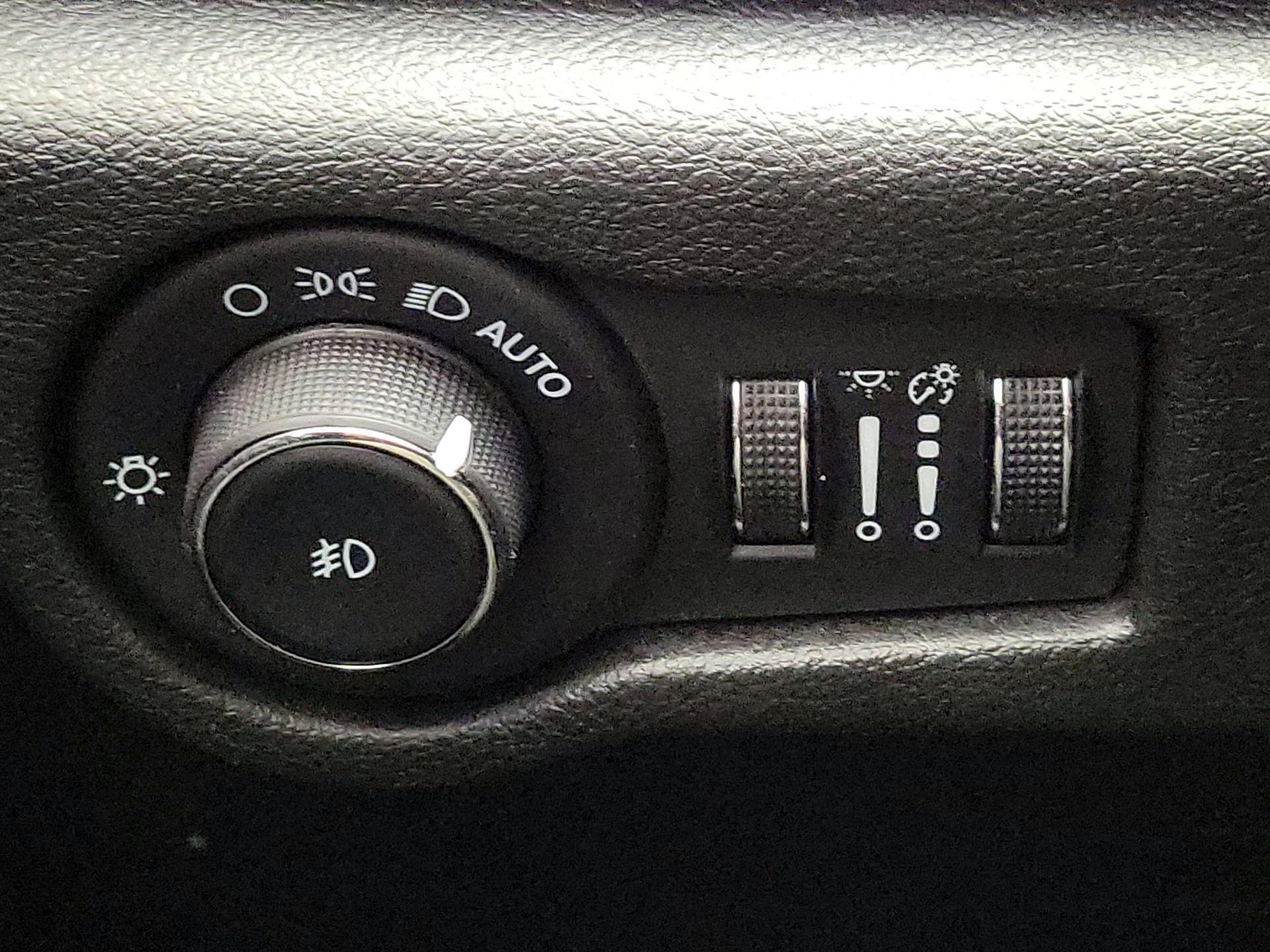 Thumbnail: 2023 Chrysler Pacifica - 13