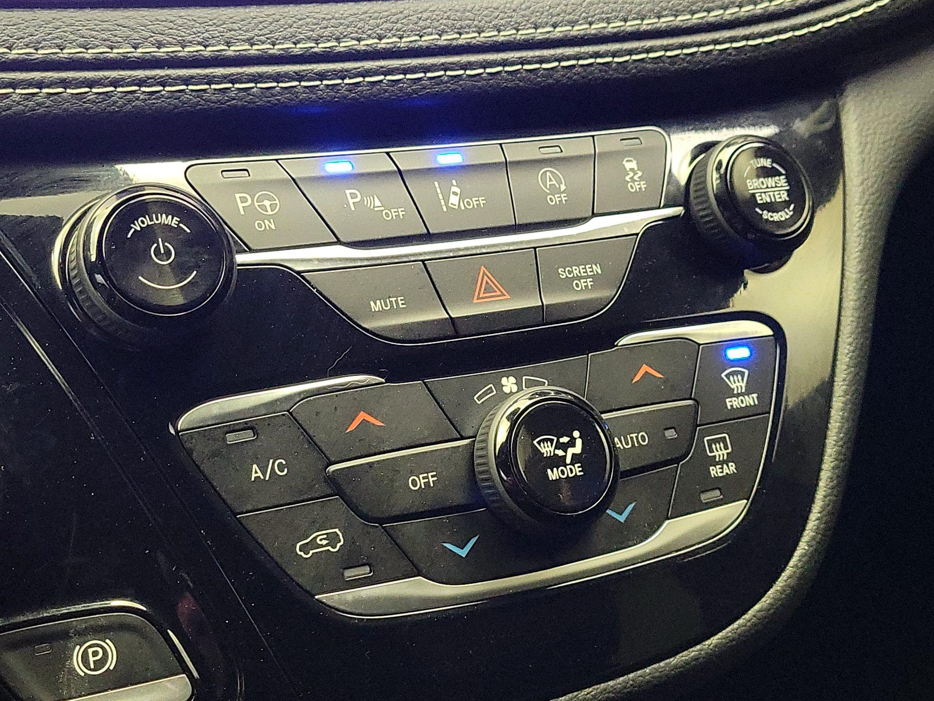 Thumbnail: 2023 Chrysler Pacifica - 16