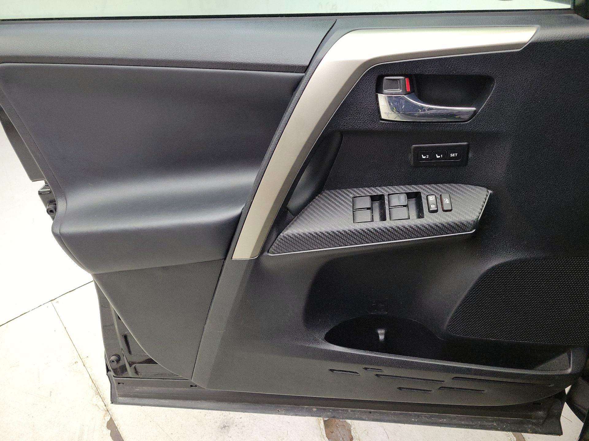 Thumbnail: 2015 Toyota RAV4 - 12