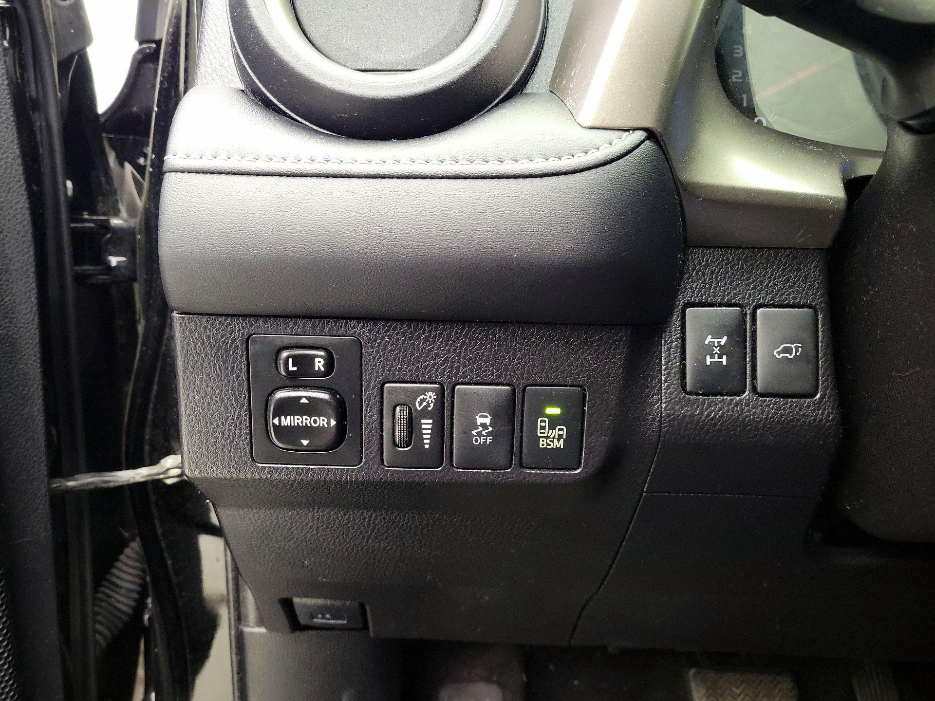 Thumbnail: 2015 Toyota RAV4 - 13