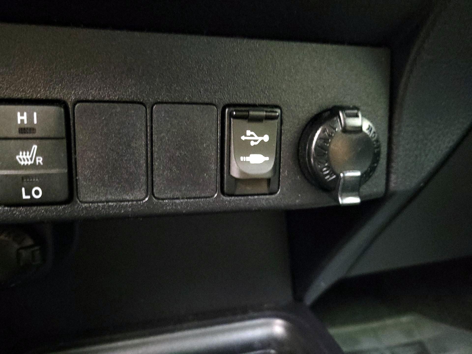 Thumbnail: 2015 Toyota RAV4 - 18