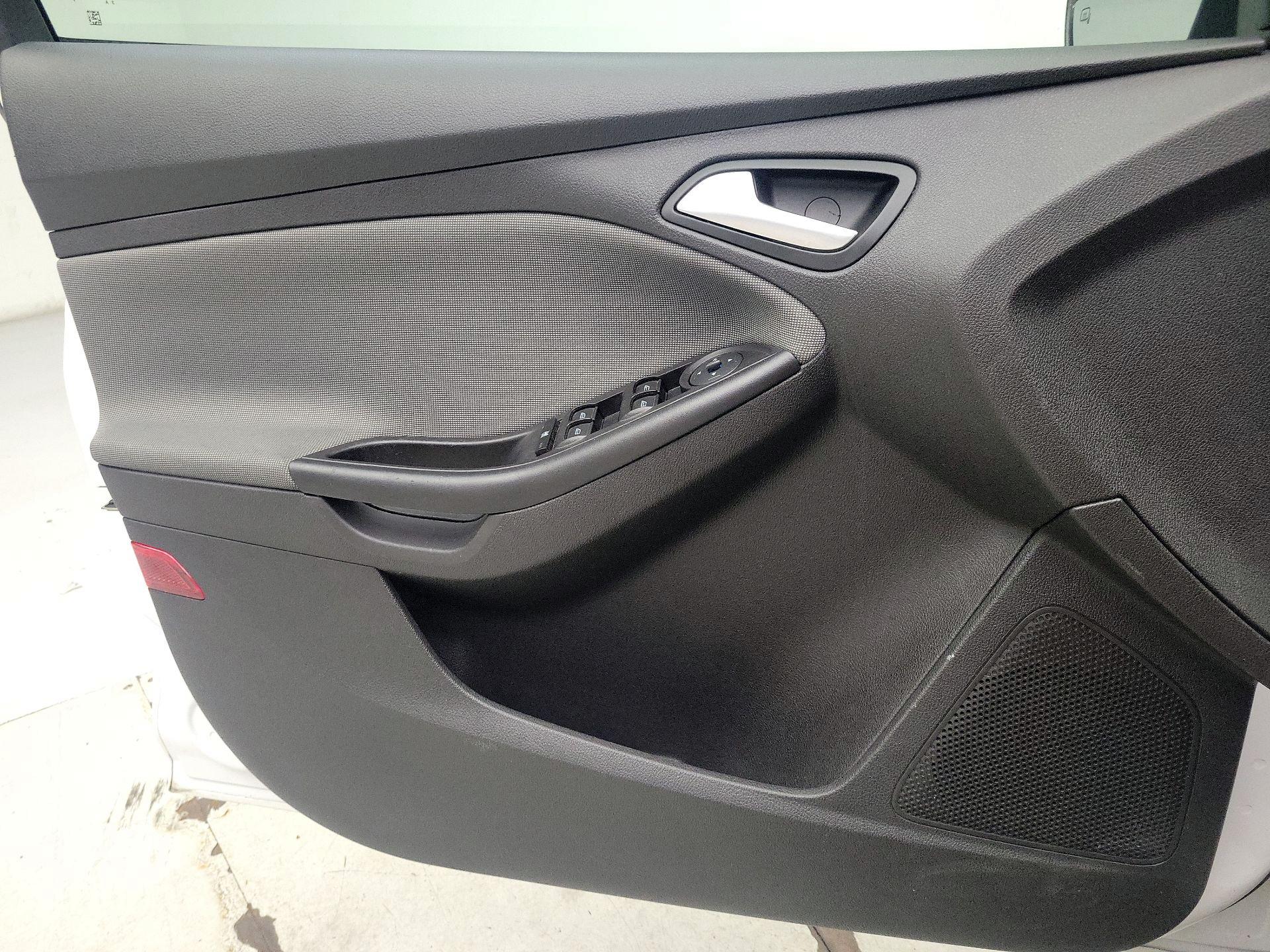 Thumbnail: 2014 Ford Focus - 12