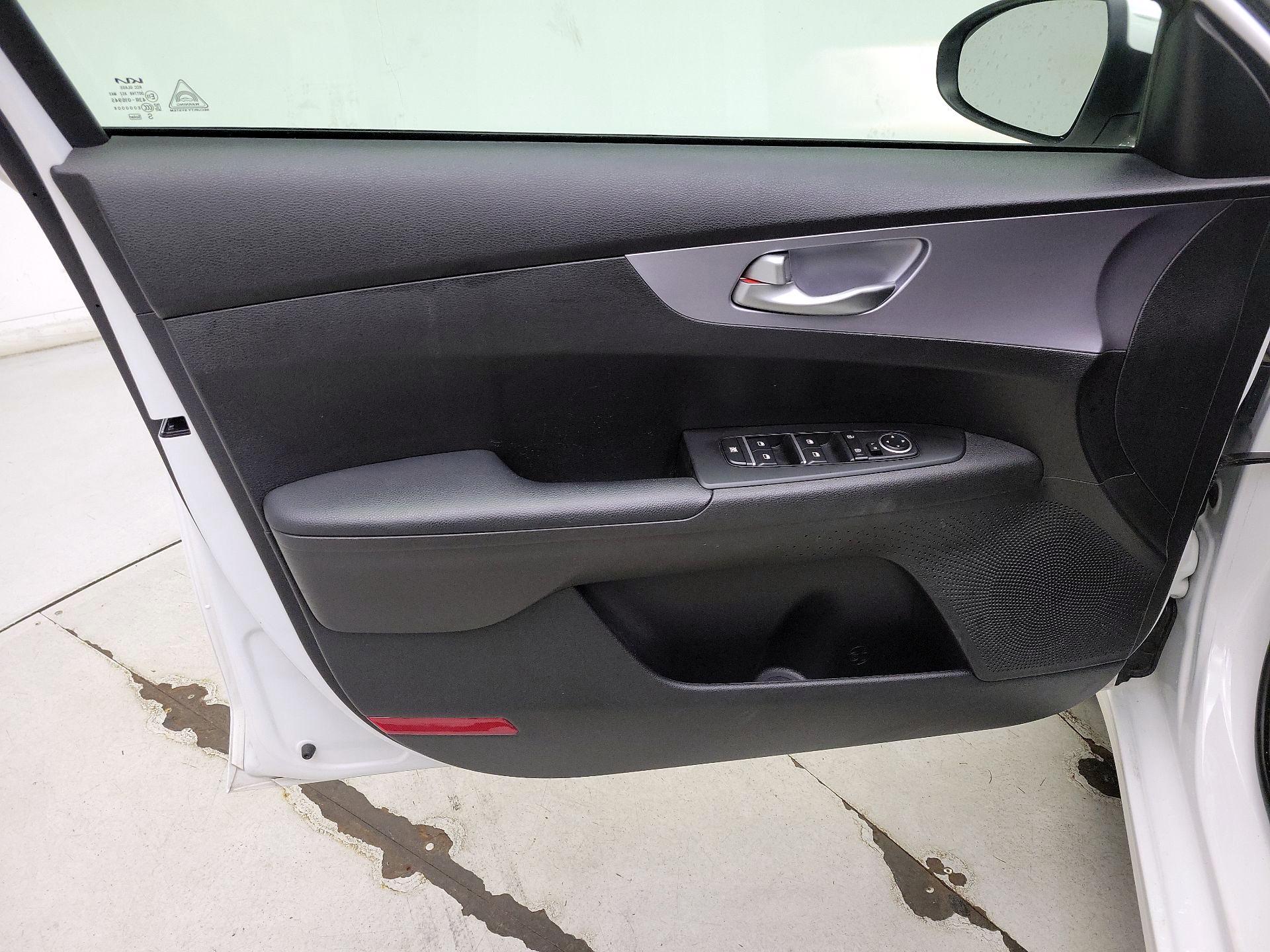 Thumbnail: 2022 Kia Forte - 12