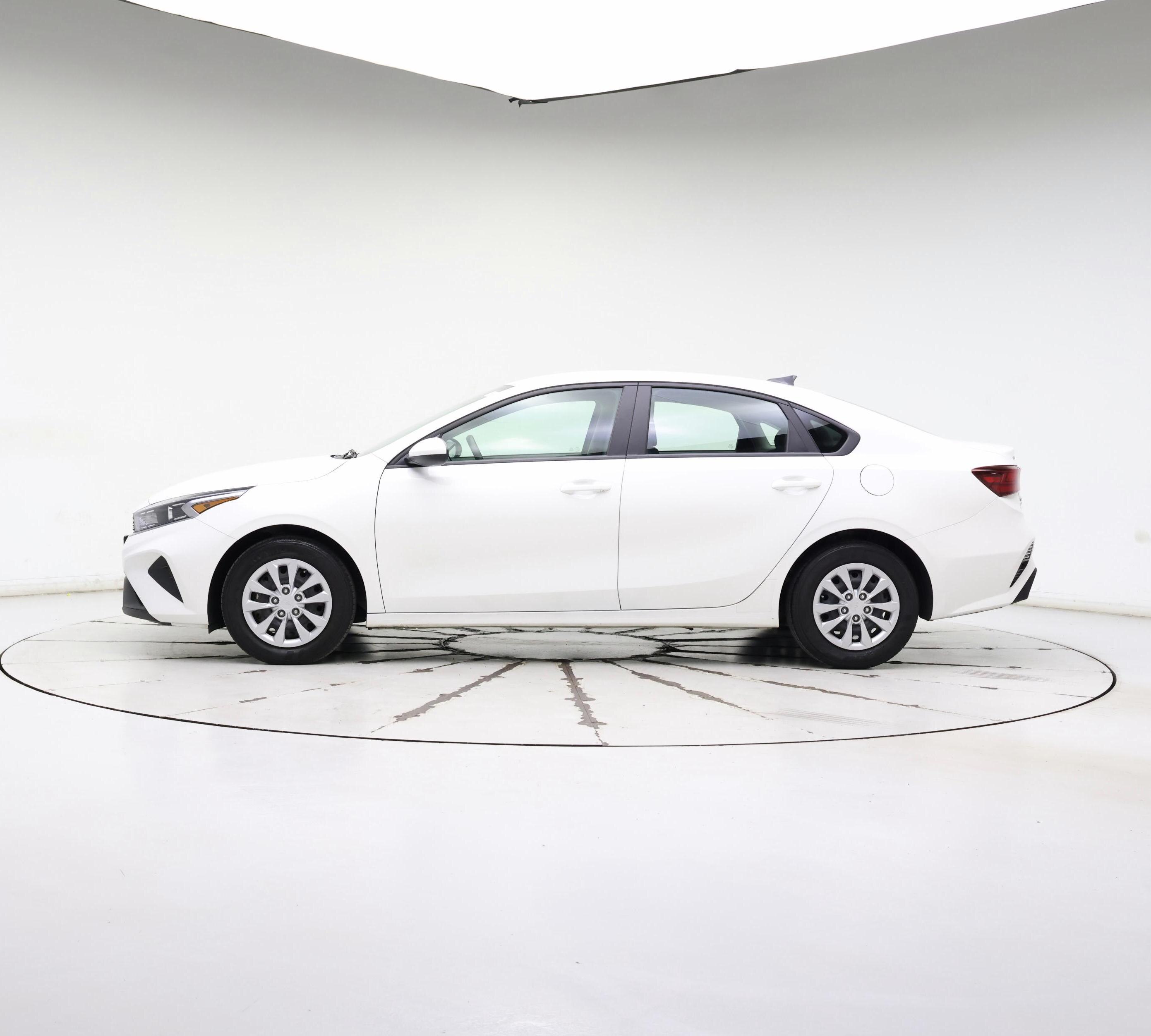 Thumbnail: 2022 Kia Forte - 3