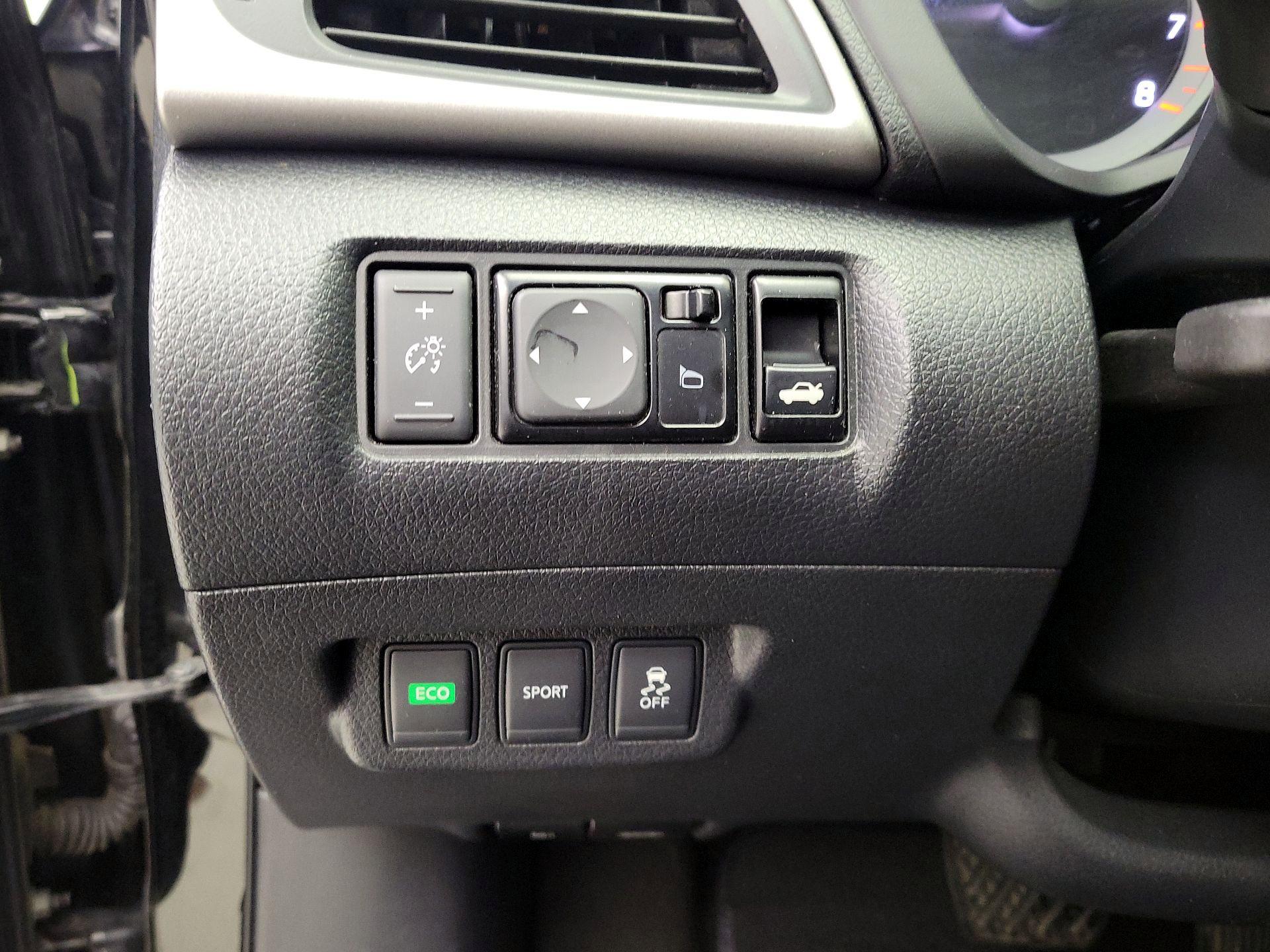 Thumbnail: 2015 Nissan Sentra - 13