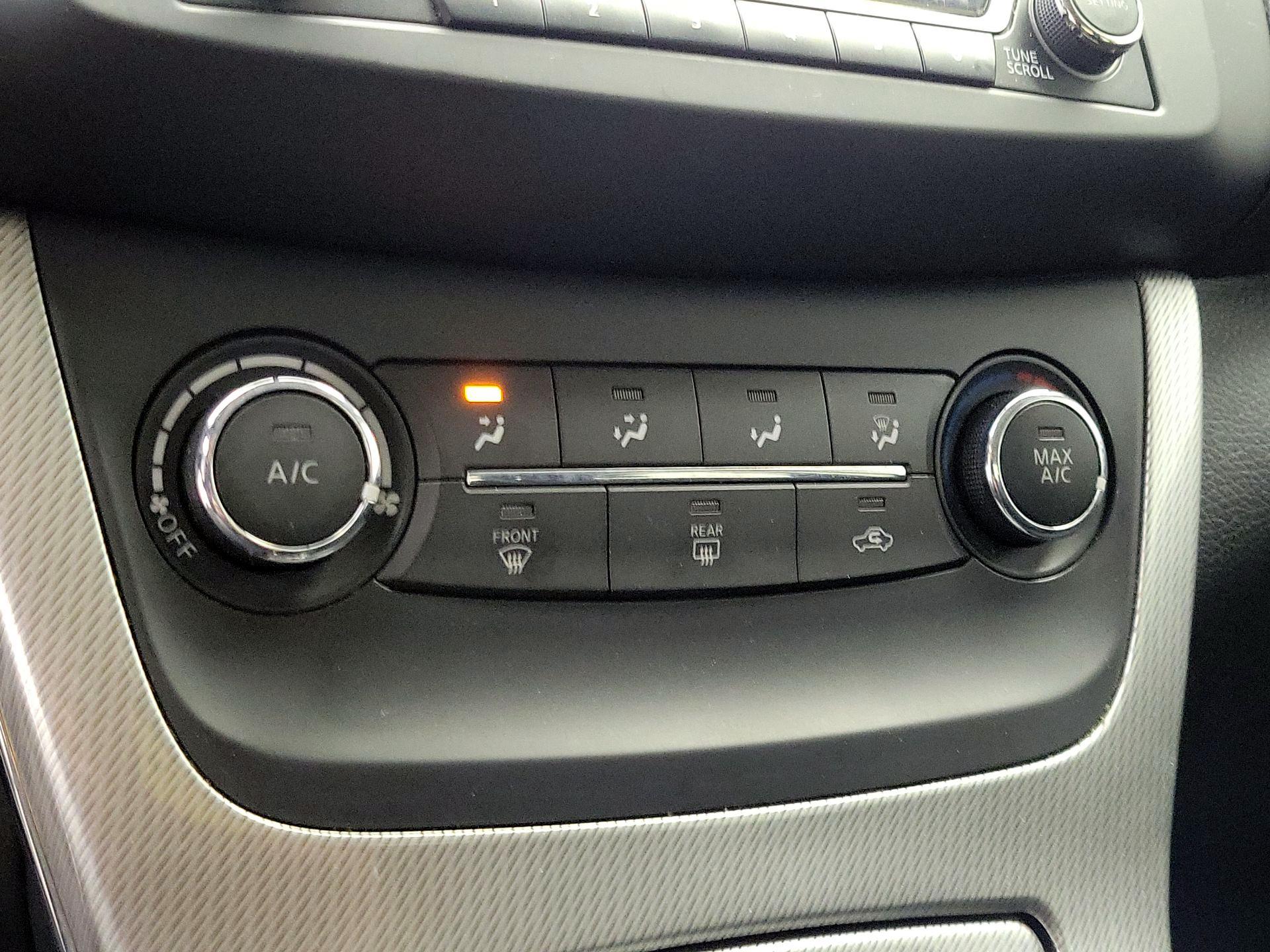 Thumbnail: 2015 Nissan Sentra - 16