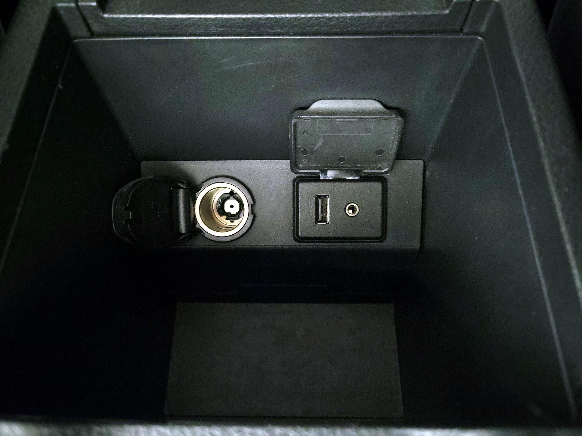 Thumbnail: 2015 Nissan Sentra - 18