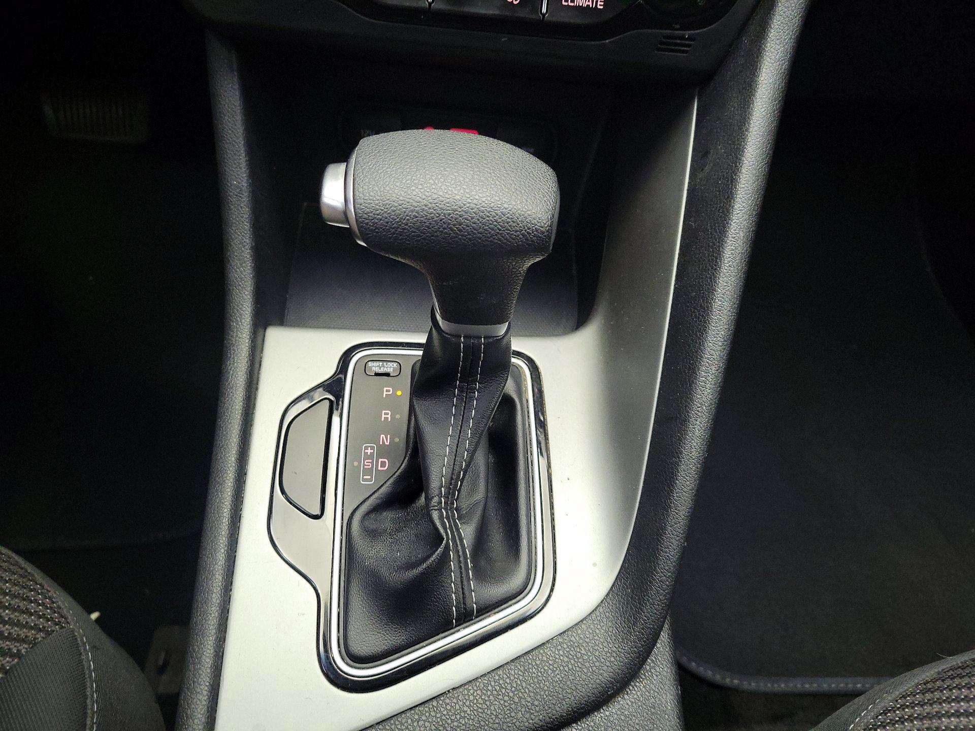 Thumbnail: 2017 Kia Niro - 17