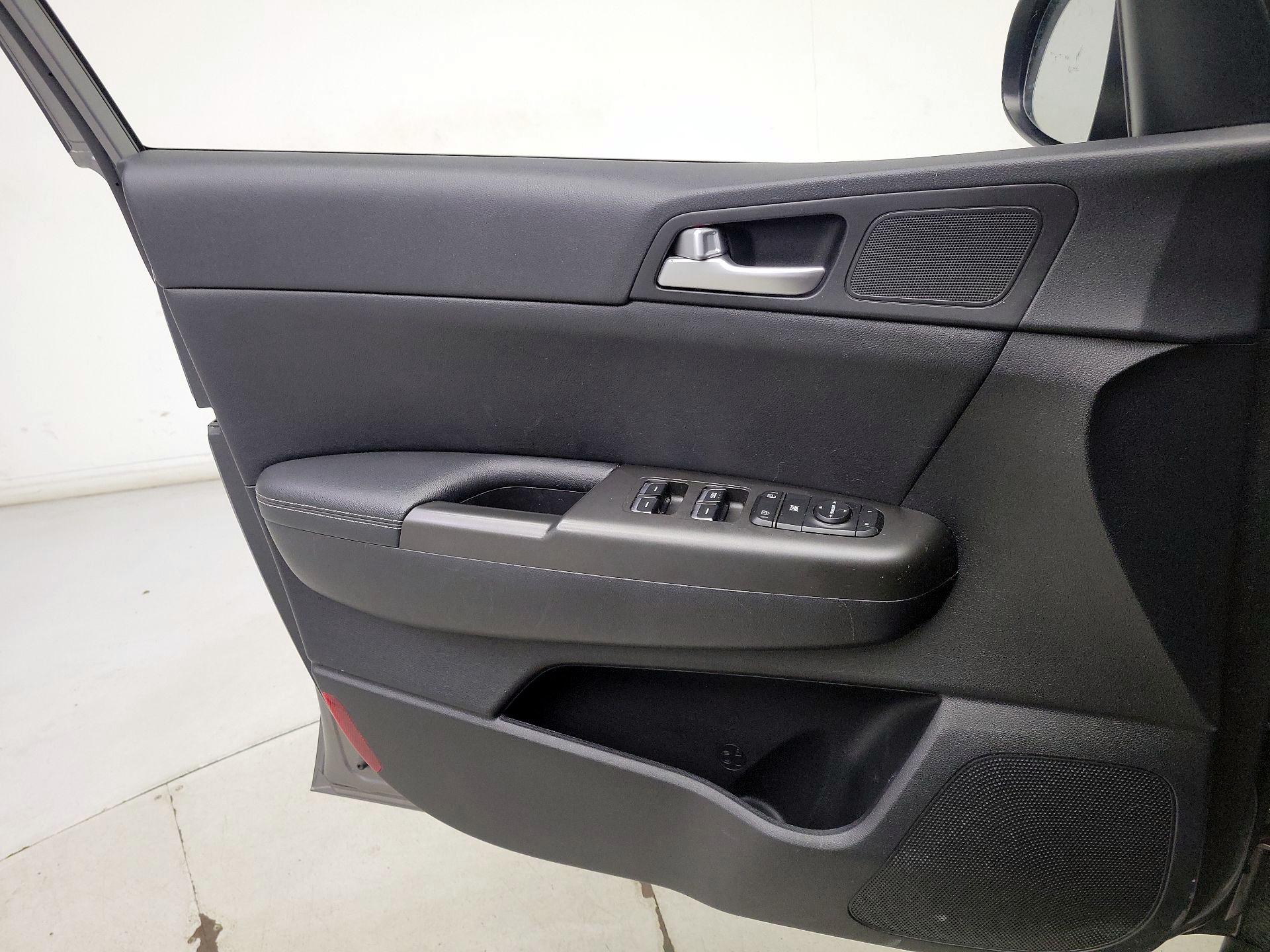 Thumbnail: 2017 Kia Sportage - 12