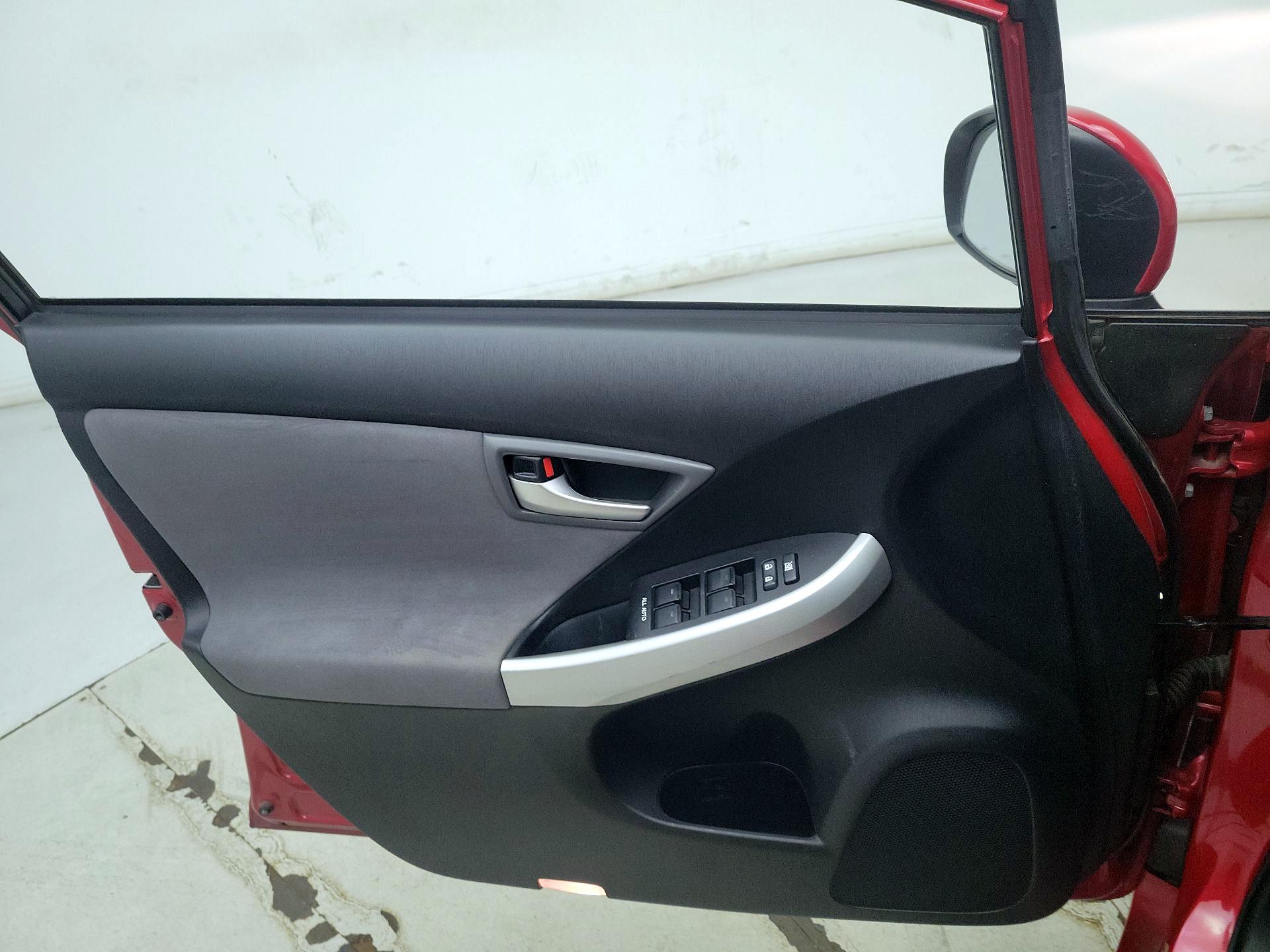 Thumbnail: 2015 Toyota Prius - 12