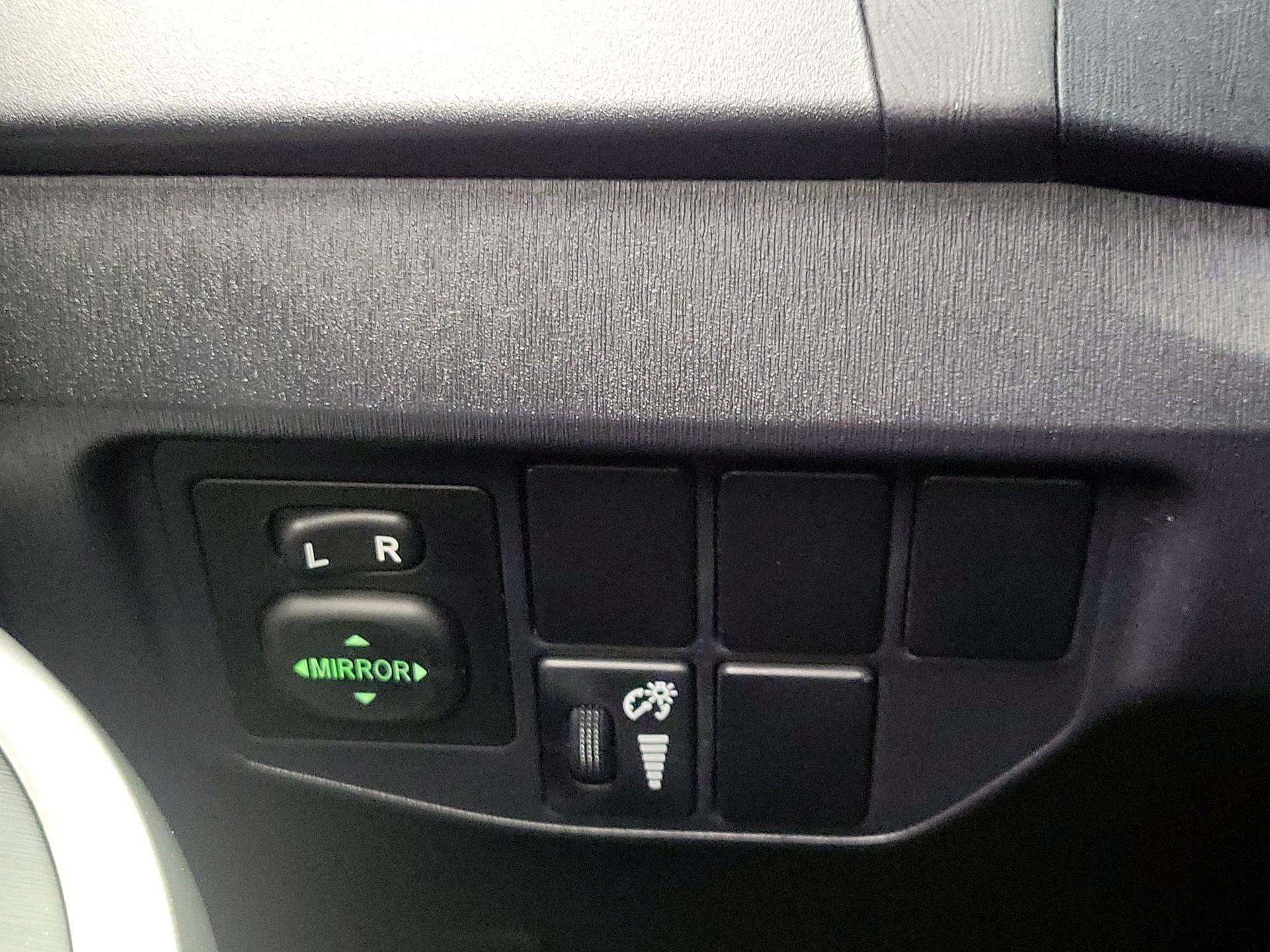 Thumbnail: 2015 Toyota Prius - 13