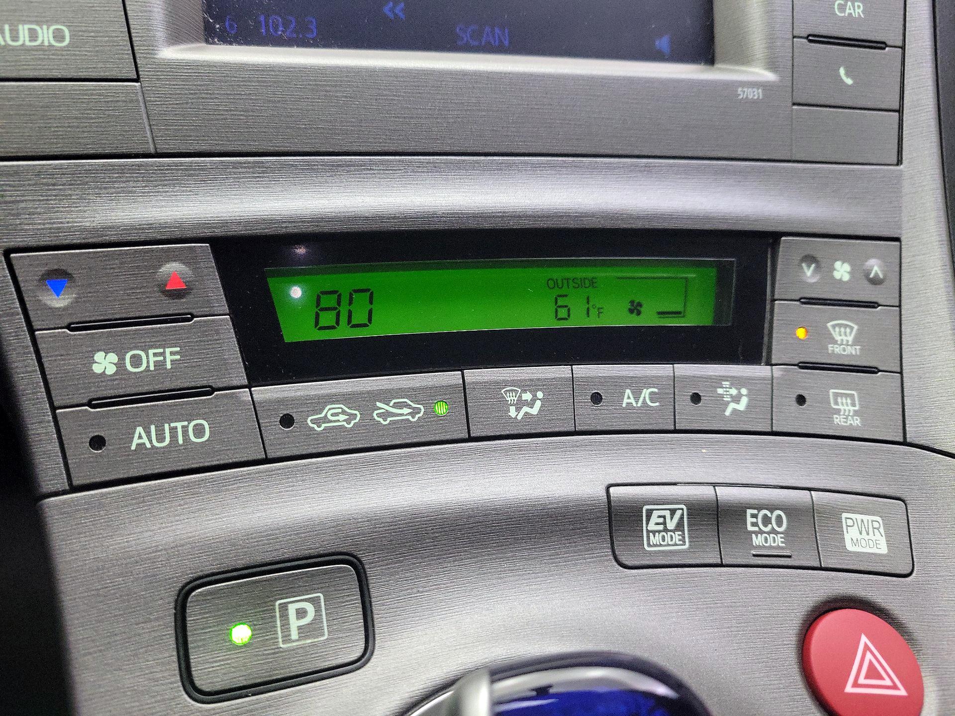 Thumbnail: 2015 Toyota Prius - 16