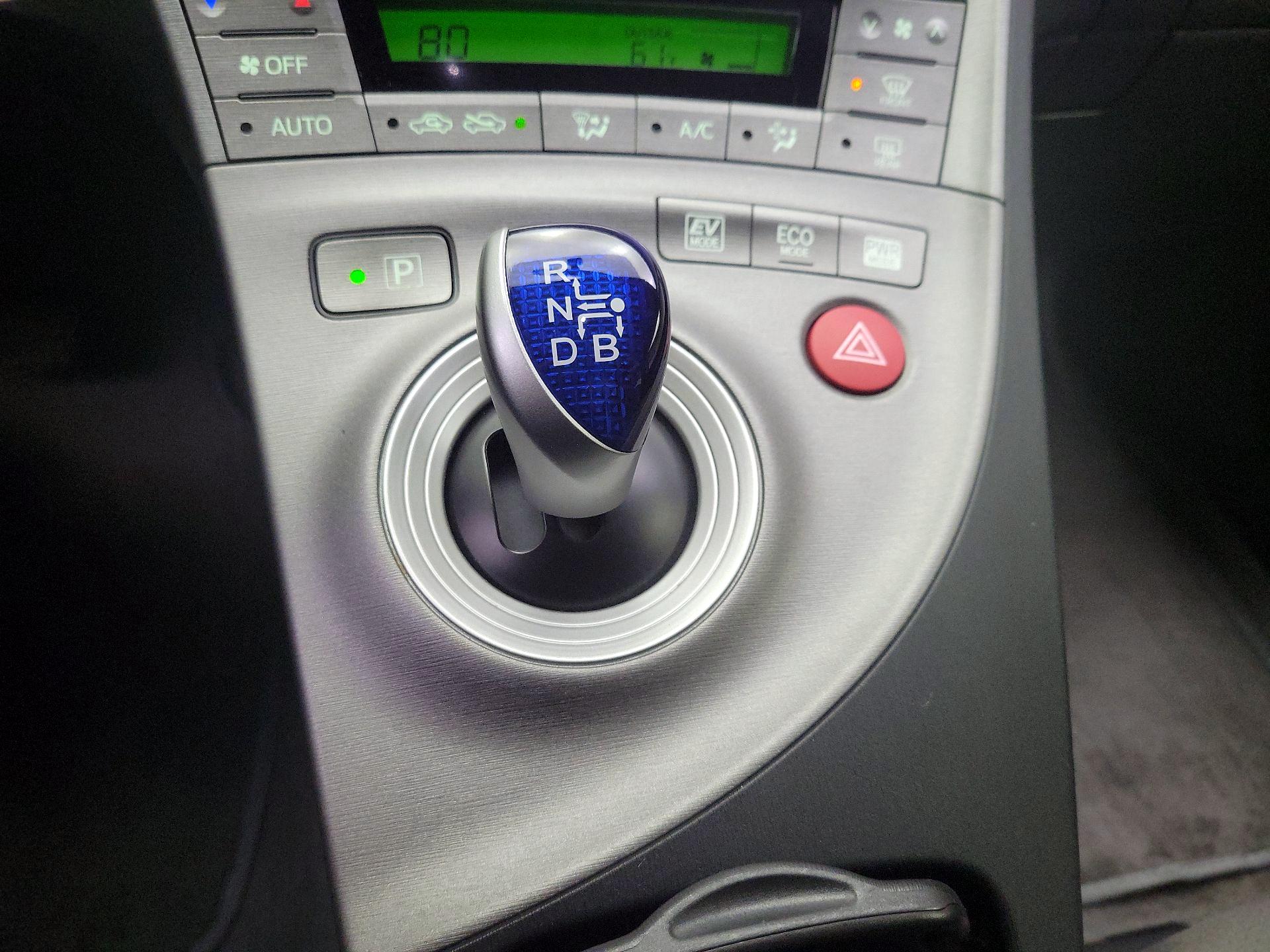 Thumbnail: 2015 Toyota Prius - 17