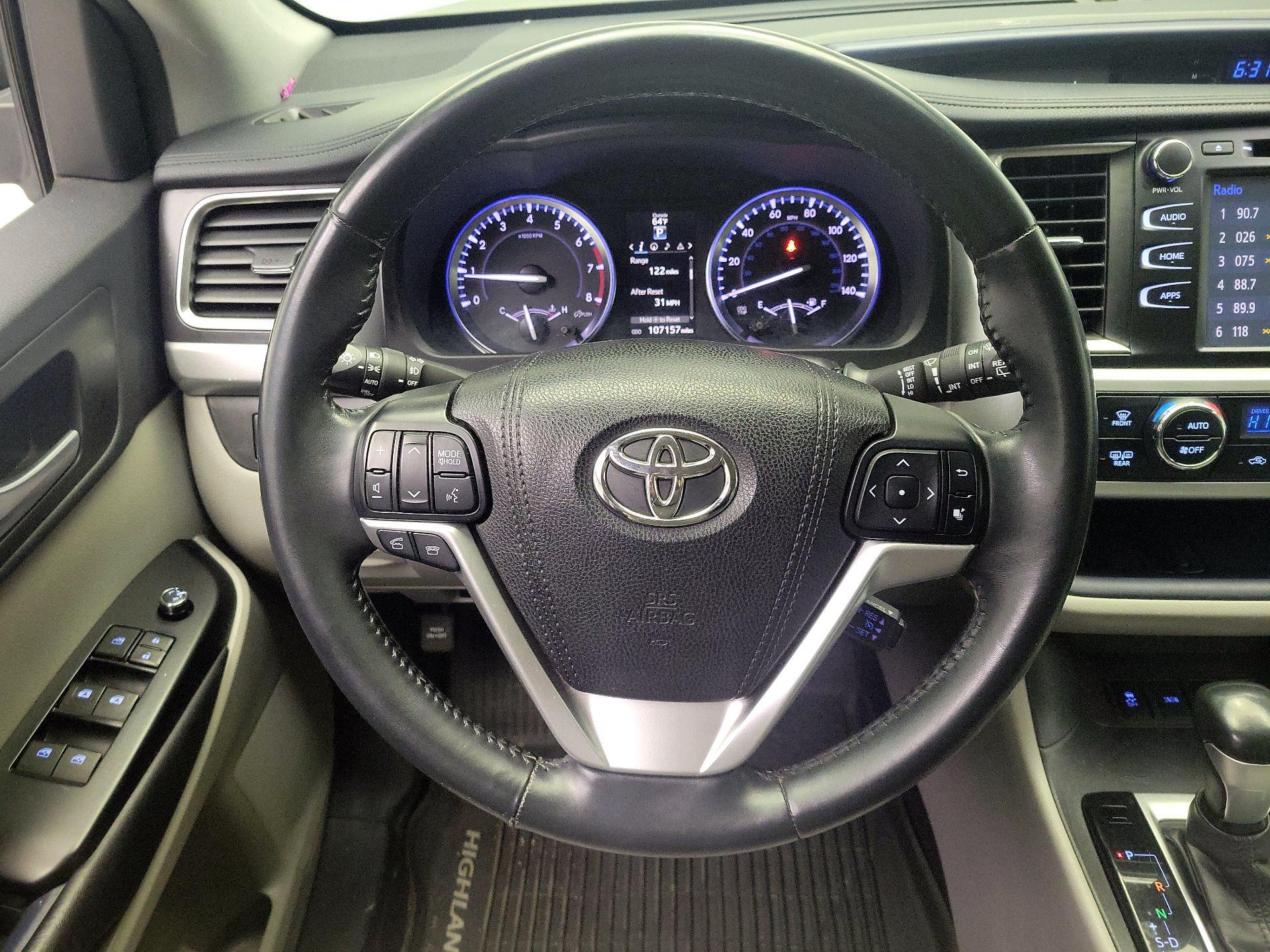 Thumbnail: 2016 Toyota Highlander - 10