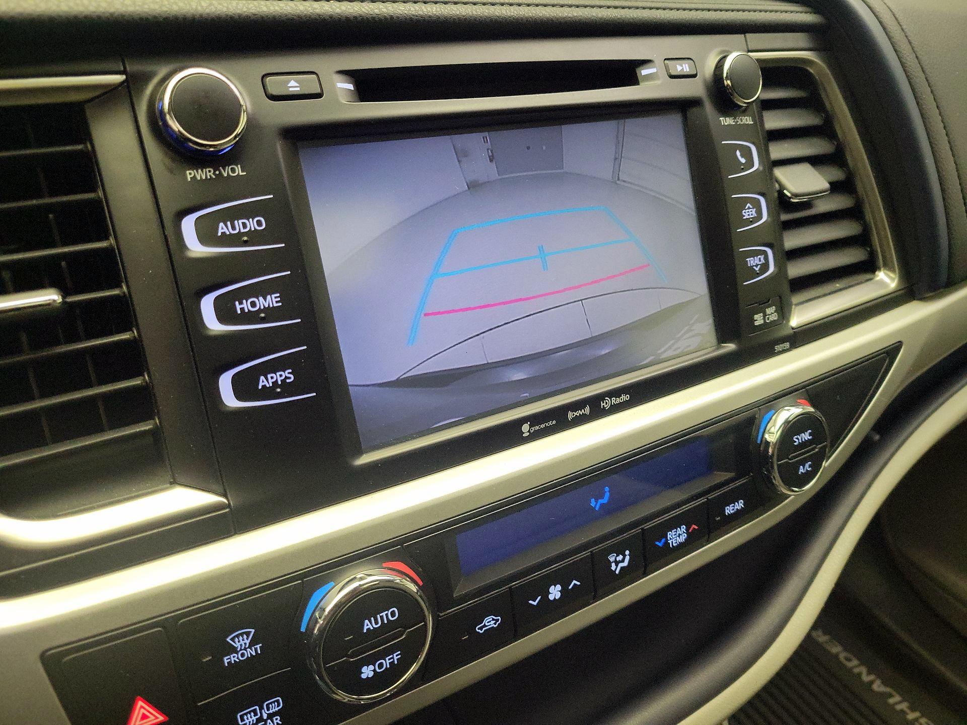 Thumbnail: 2016 Toyota Highlander - 15