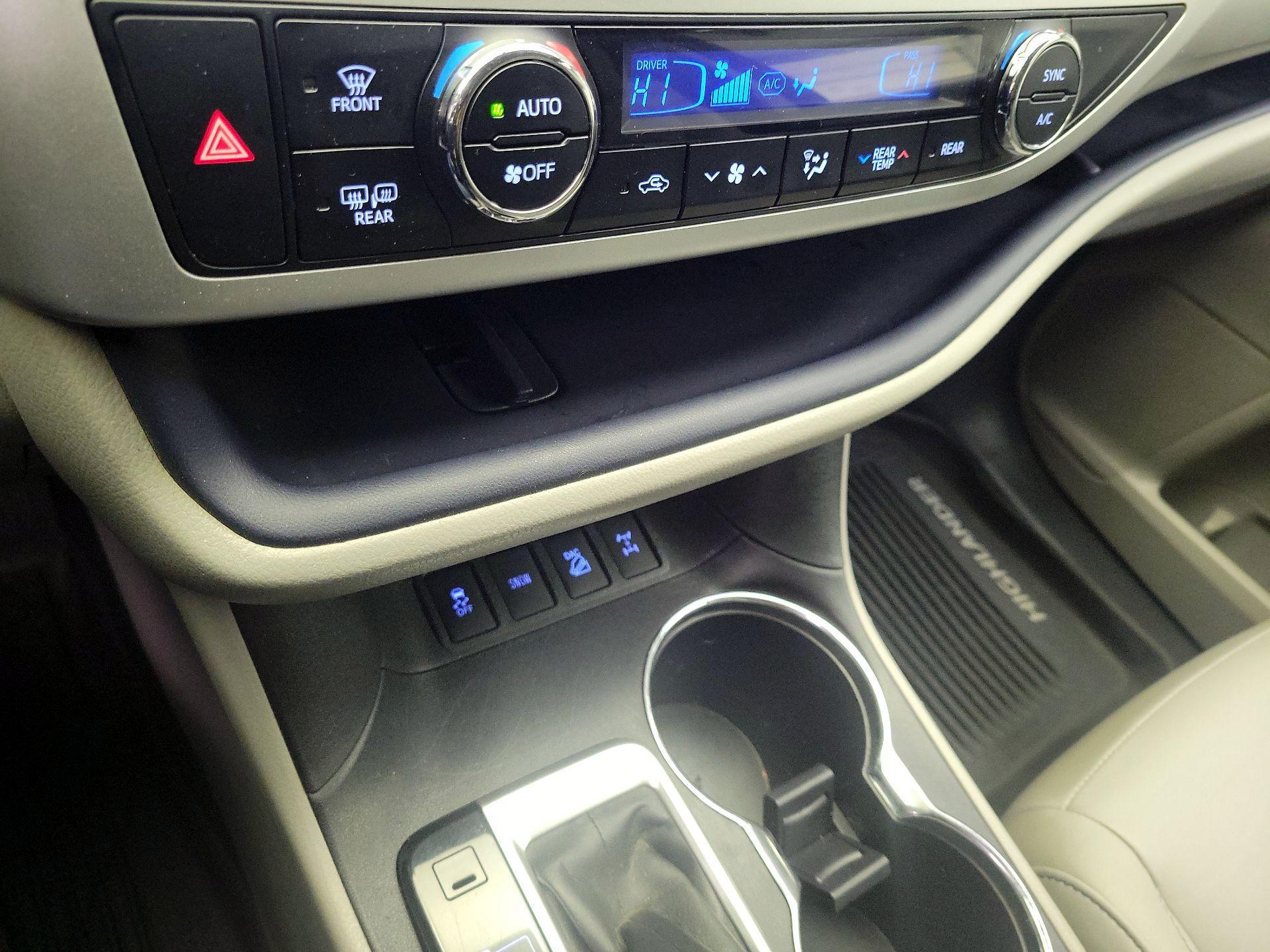 Thumbnail: 2016 Toyota Highlander - 17