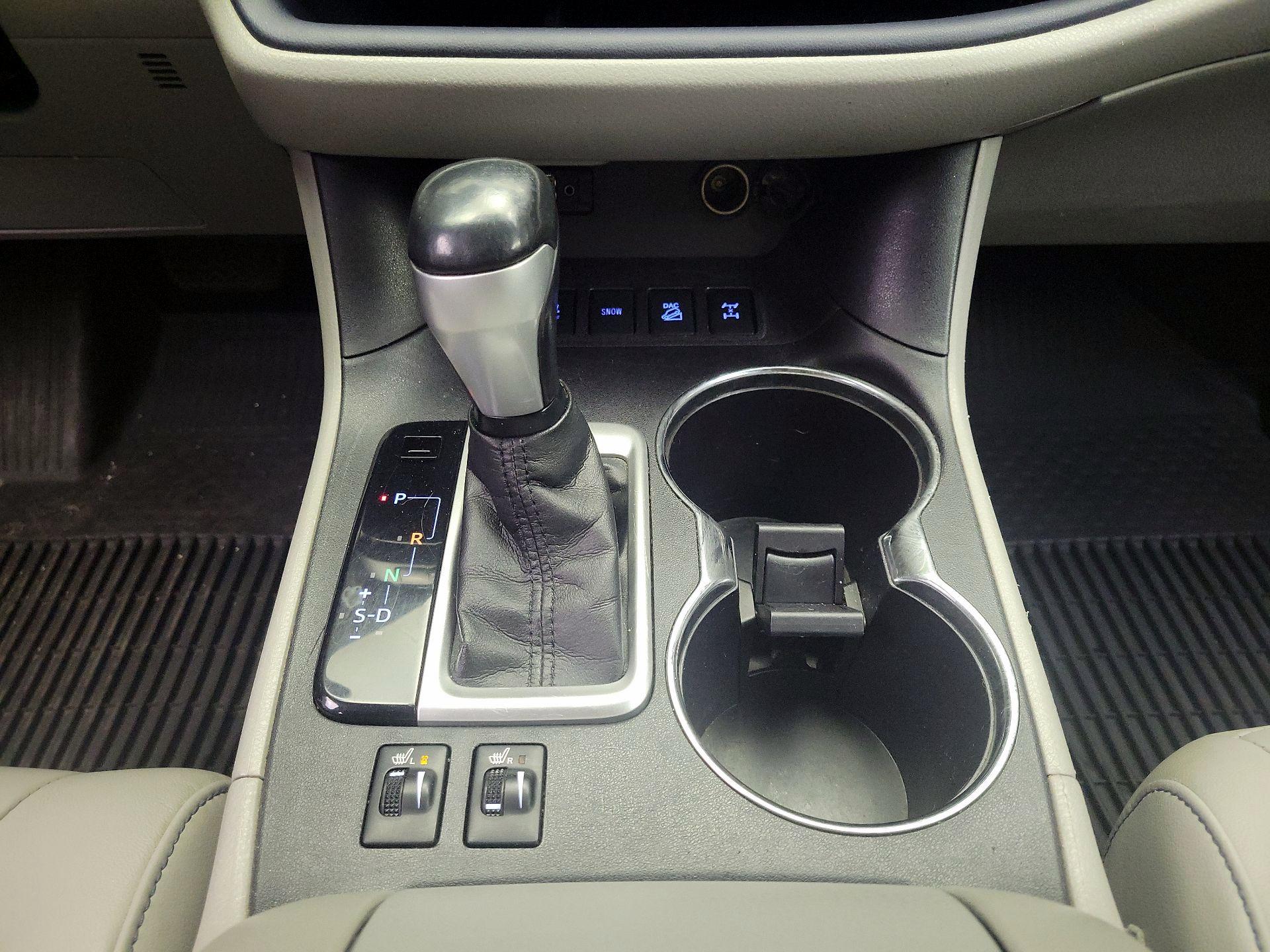 Thumbnail: 2016 Toyota Highlander - 18