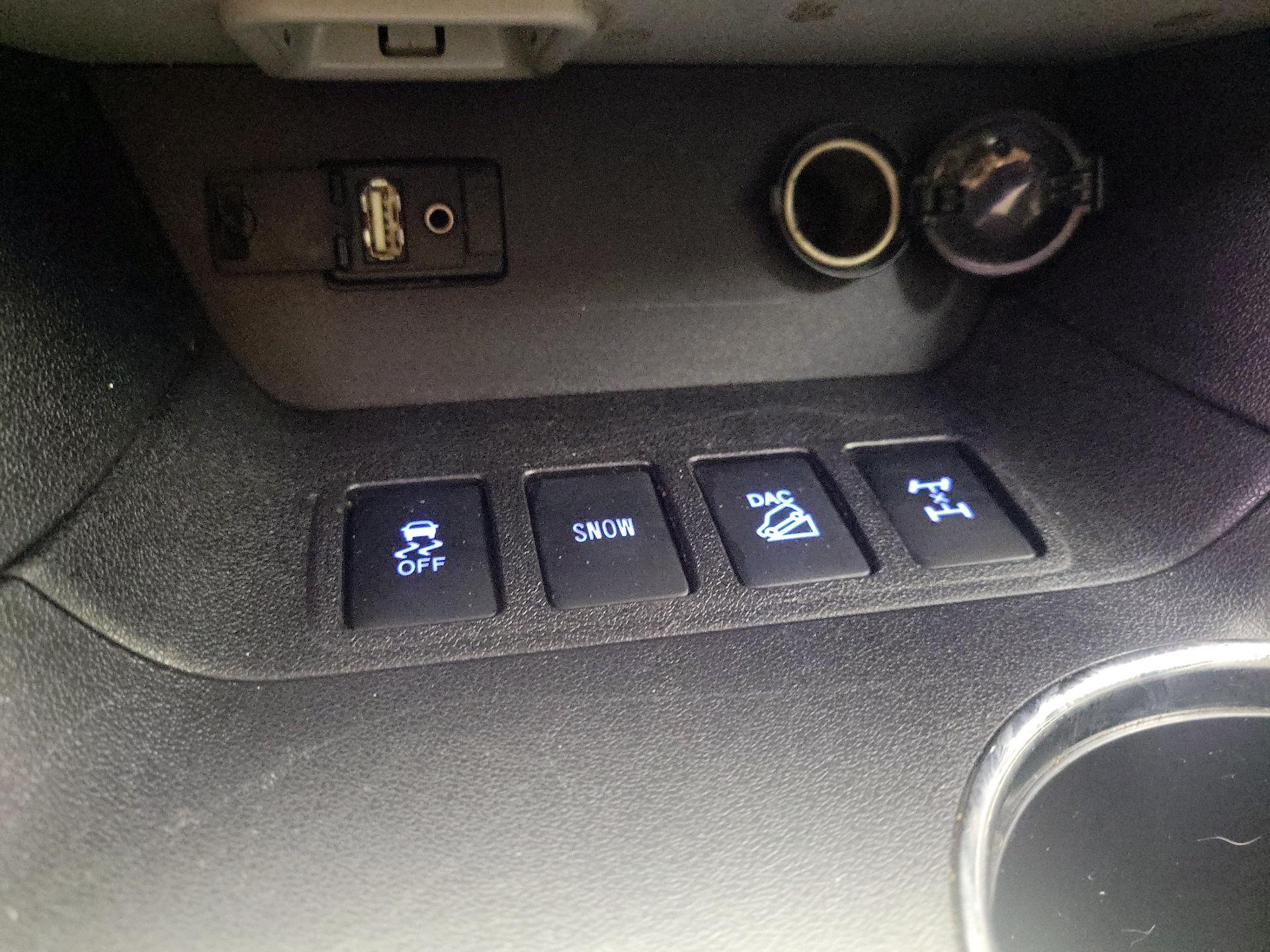 Thumbnail: 2016 Toyota Highlander - 19