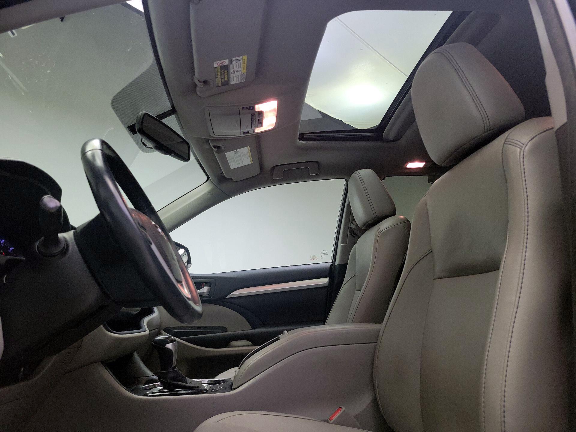 Thumbnail: 2016 Toyota Highlander - 20