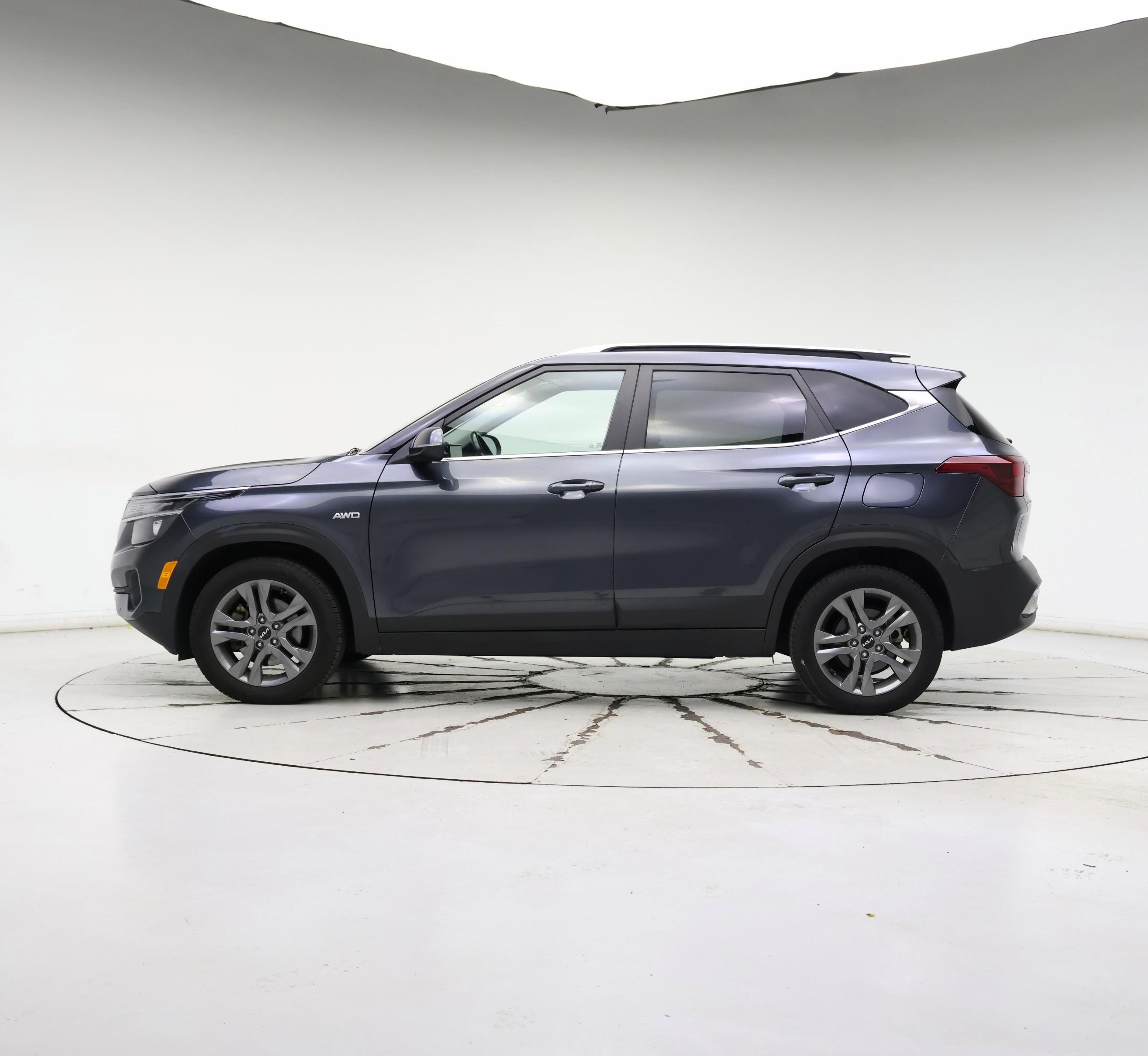 Thumbnail: 2022 Kia Seltos - 3