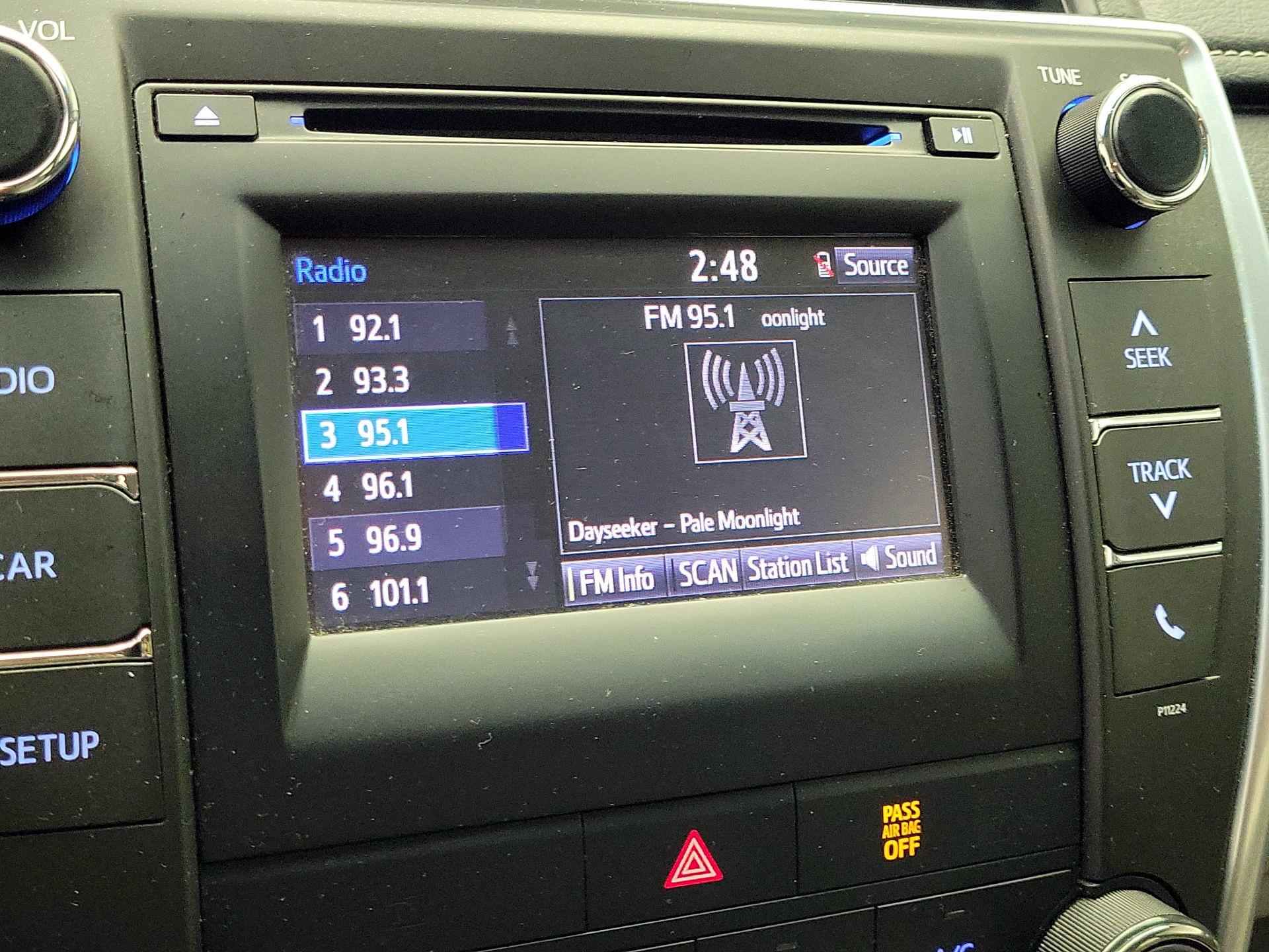 Thumbnail: 2016 Toyota Camry - 15