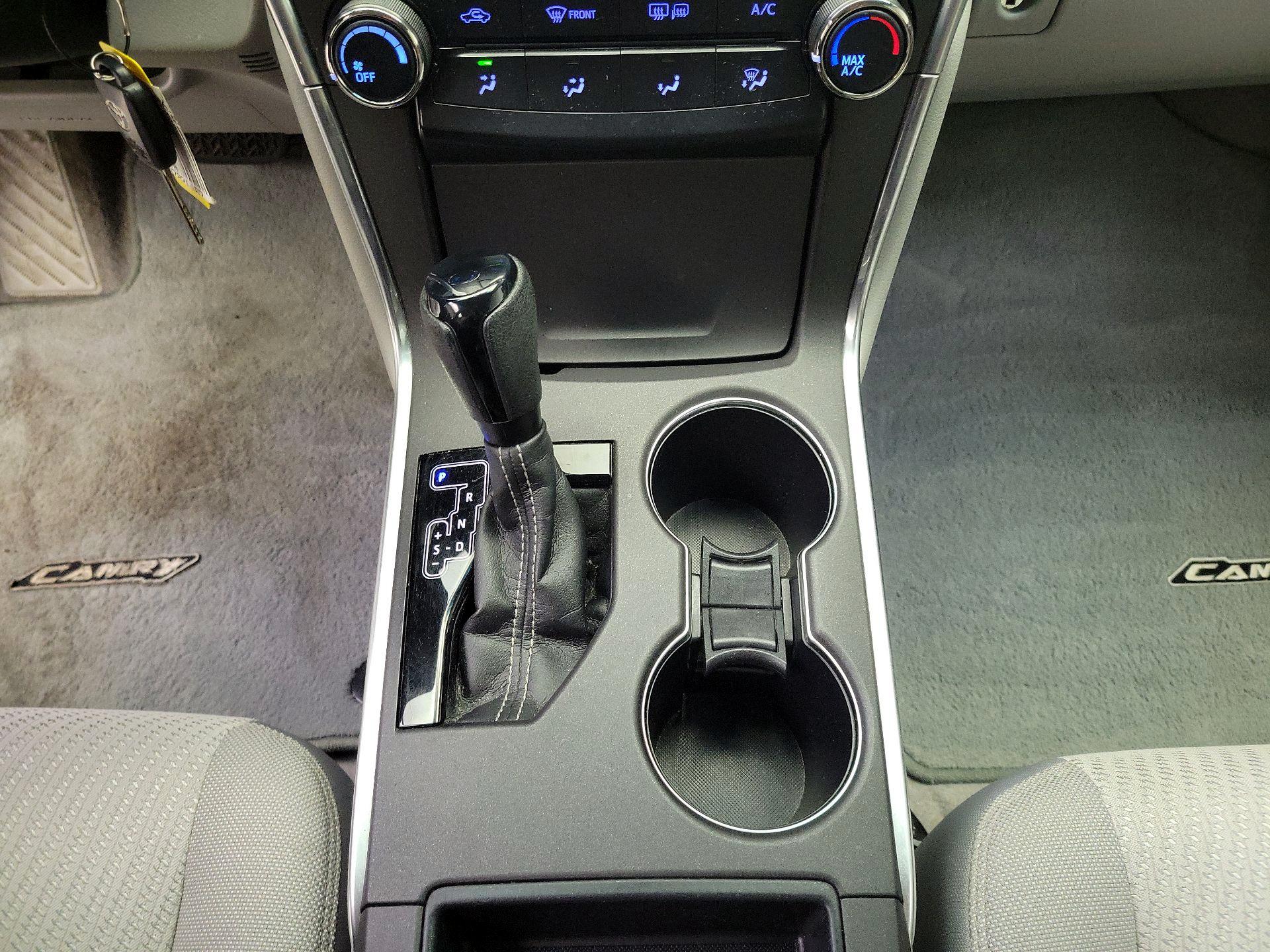 Thumbnail: 2016 Toyota Camry - 17