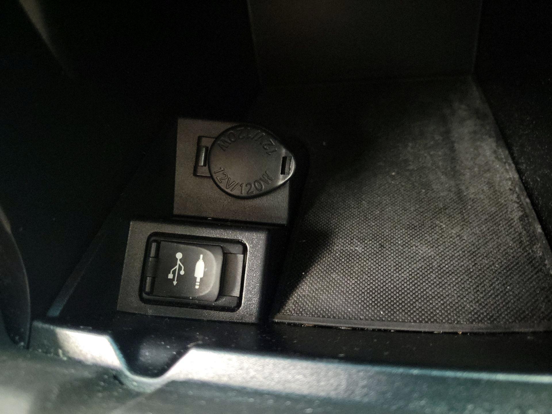 Thumbnail: 2016 Toyota Camry - 18