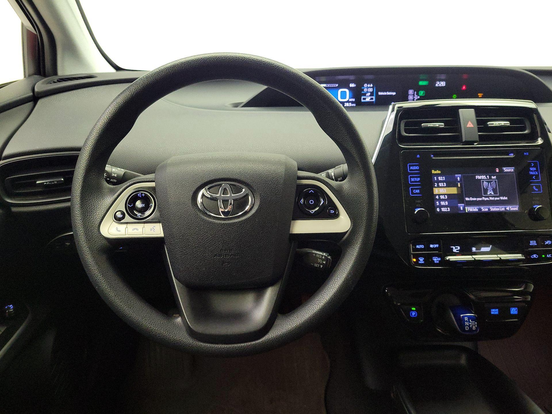 Thumbnail: 2016 Toyota Prius - 10