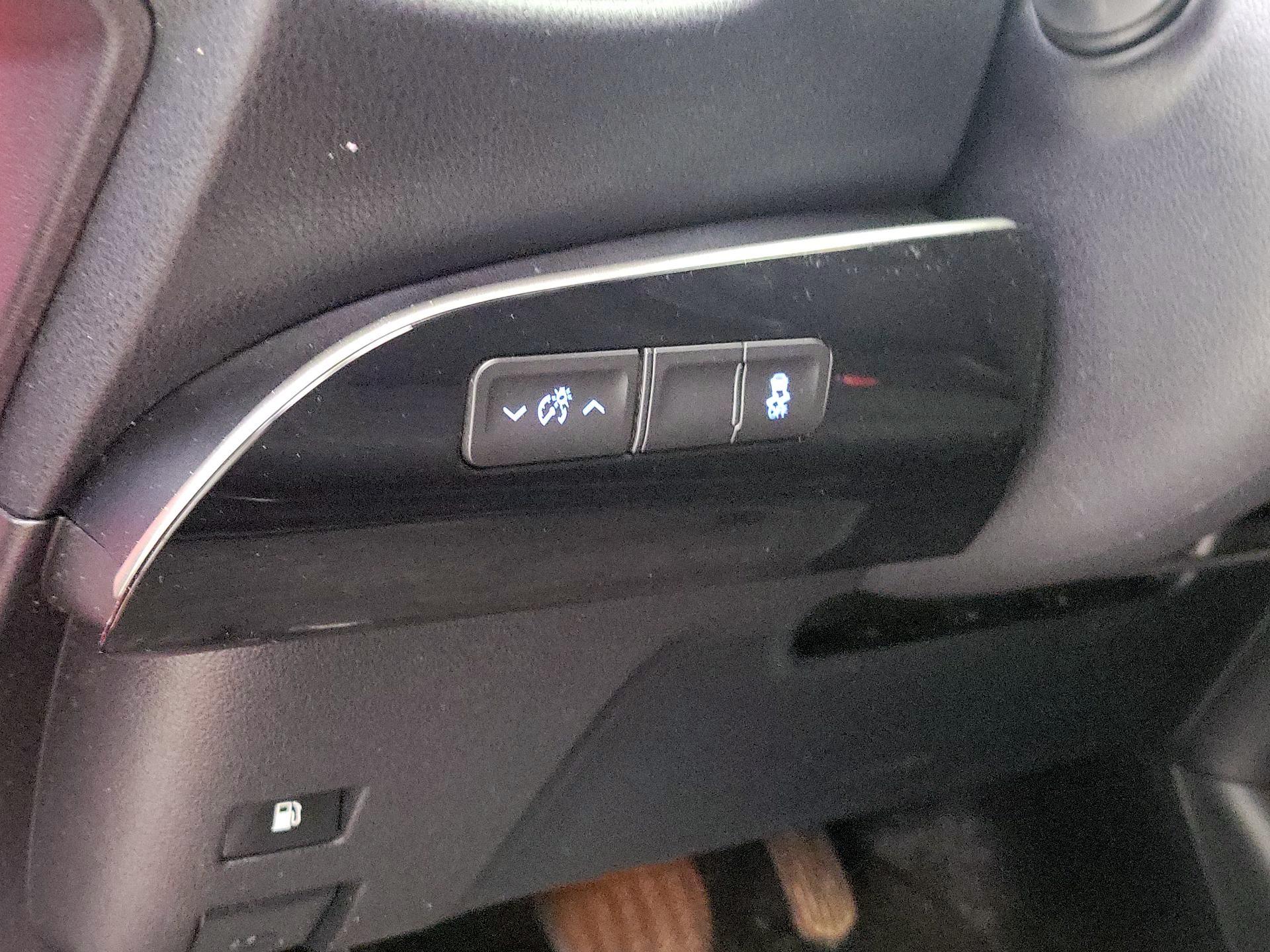 Thumbnail: 2016 Toyota Prius - 13