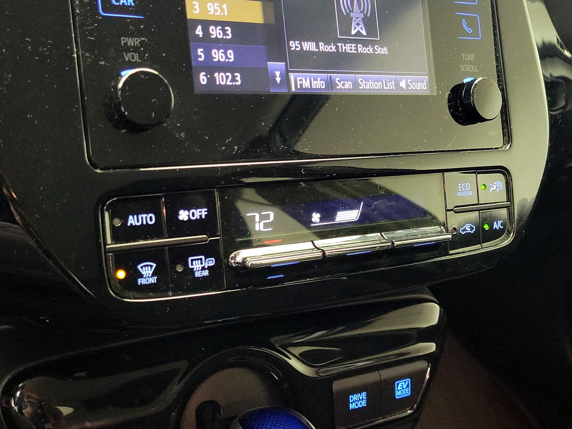 Thumbnail: 2016 Toyota Prius - 16