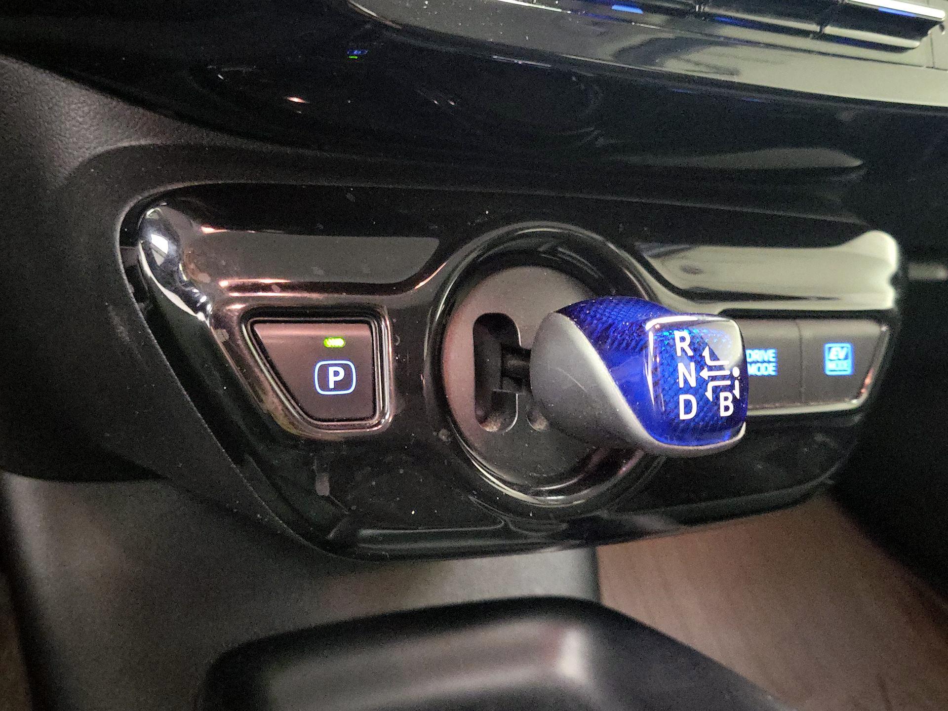 Thumbnail: 2016 Toyota Prius - 17