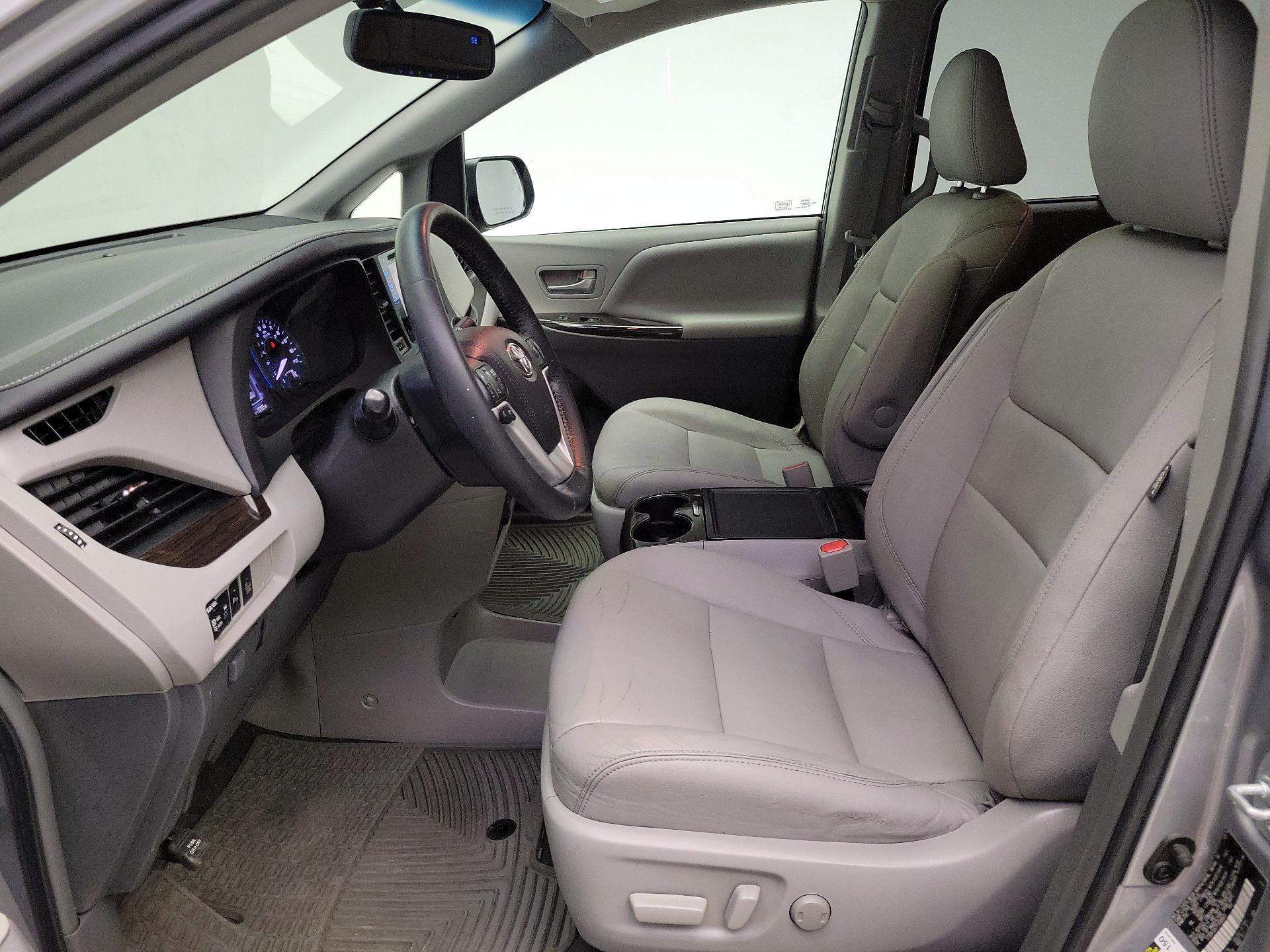 Thumbnail: 2015 Toyota Sienna - 11