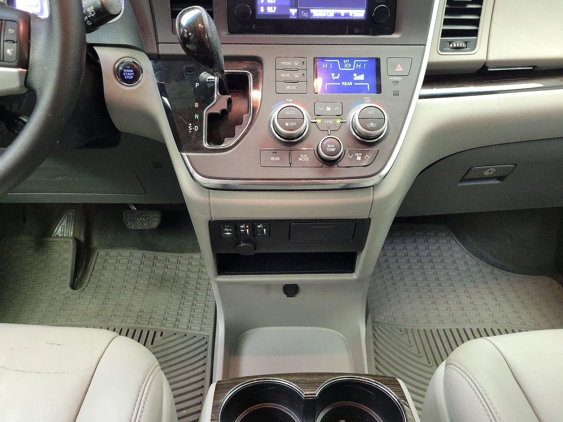 Thumbnail: 2015 Toyota Sienna - 18