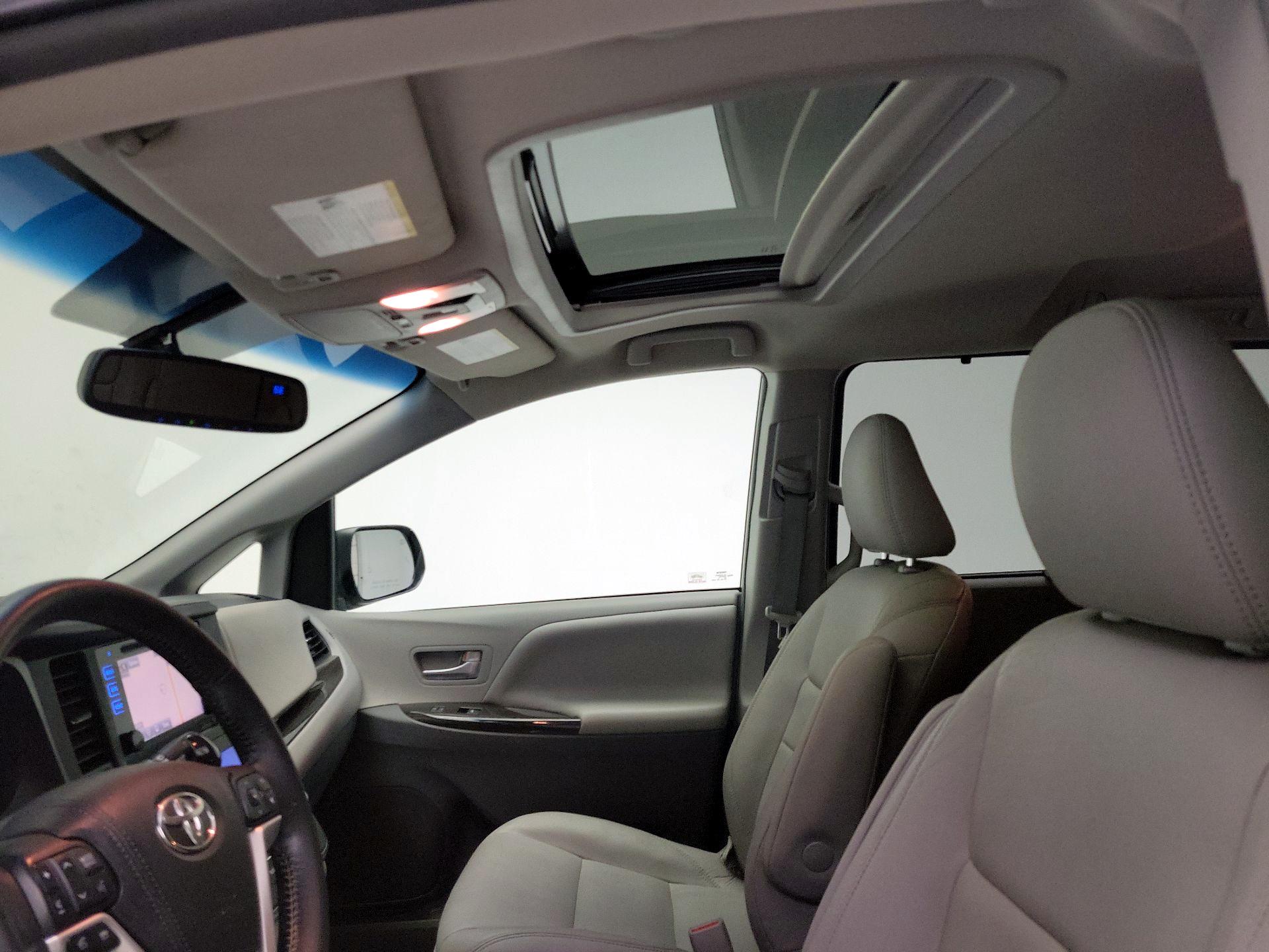 Thumbnail: 2015 Toyota Sienna - 20